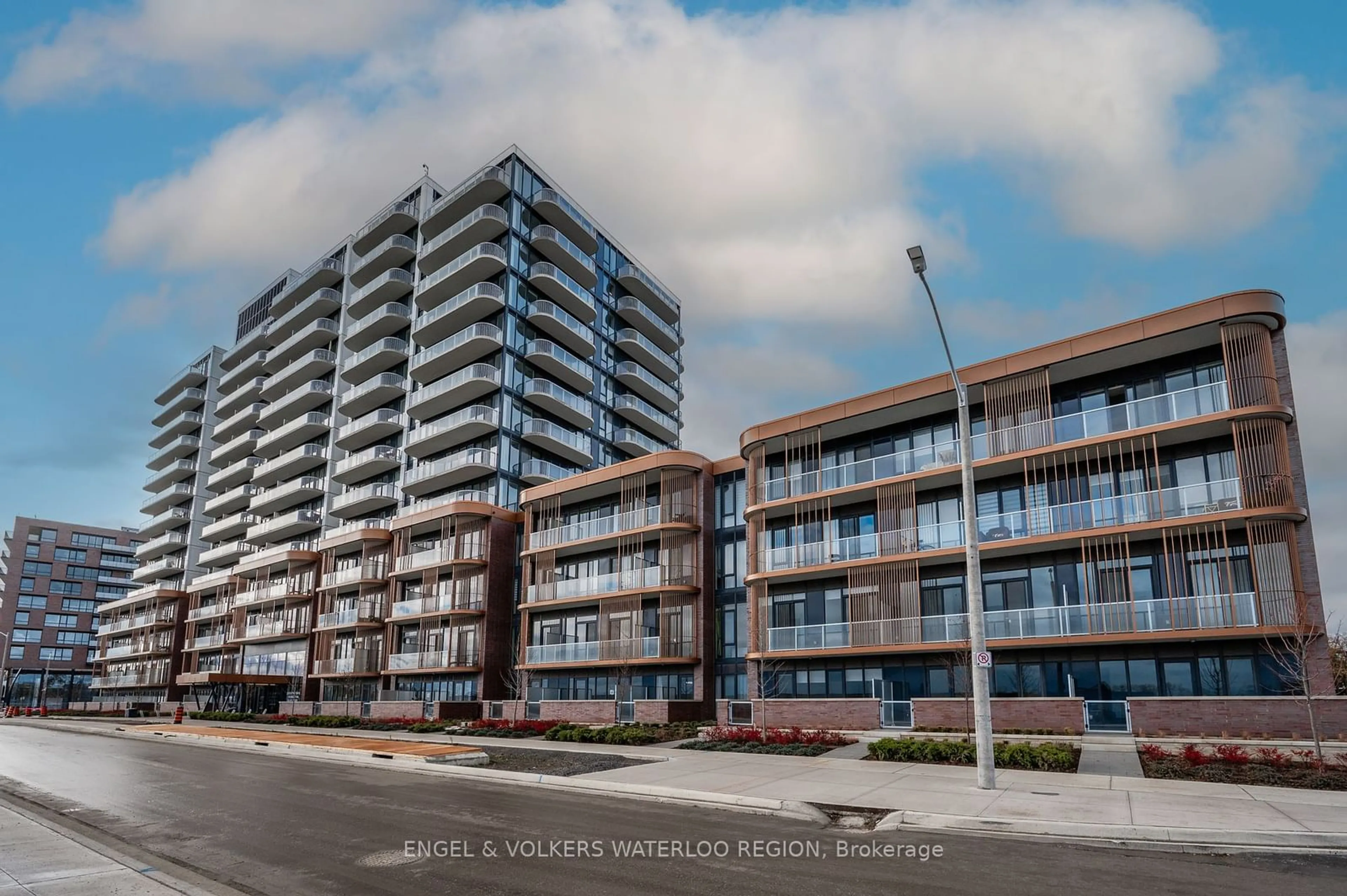 A pic from exterior of the house or condo, the street view for 220 Missinnihe Way #TH104, Mississauga Ontario L5H 0A9