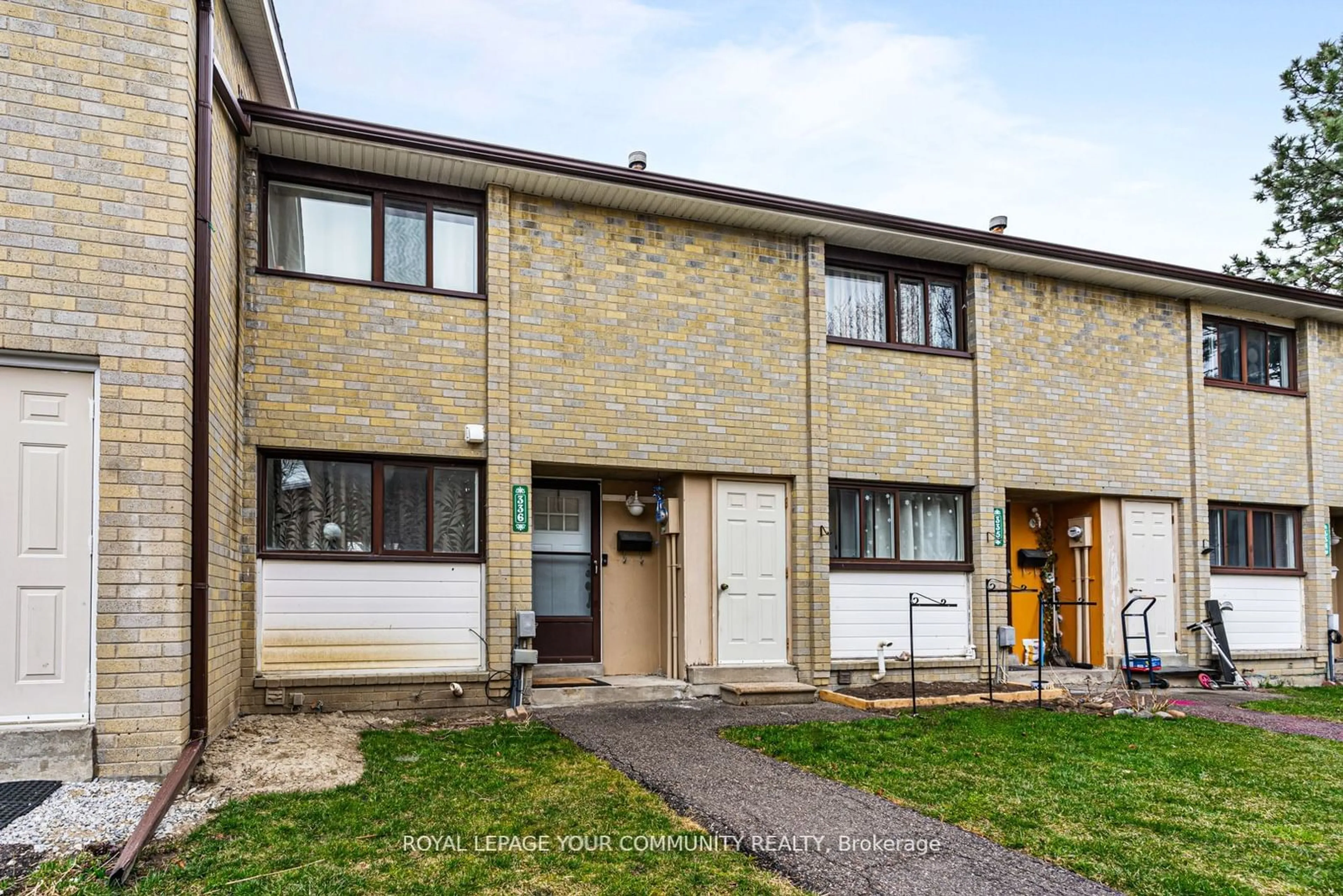 A pic from exterior of the house or condo, the front or back of building for 336 Fleetwood Cres, Brampton Ontario L6T 2E5