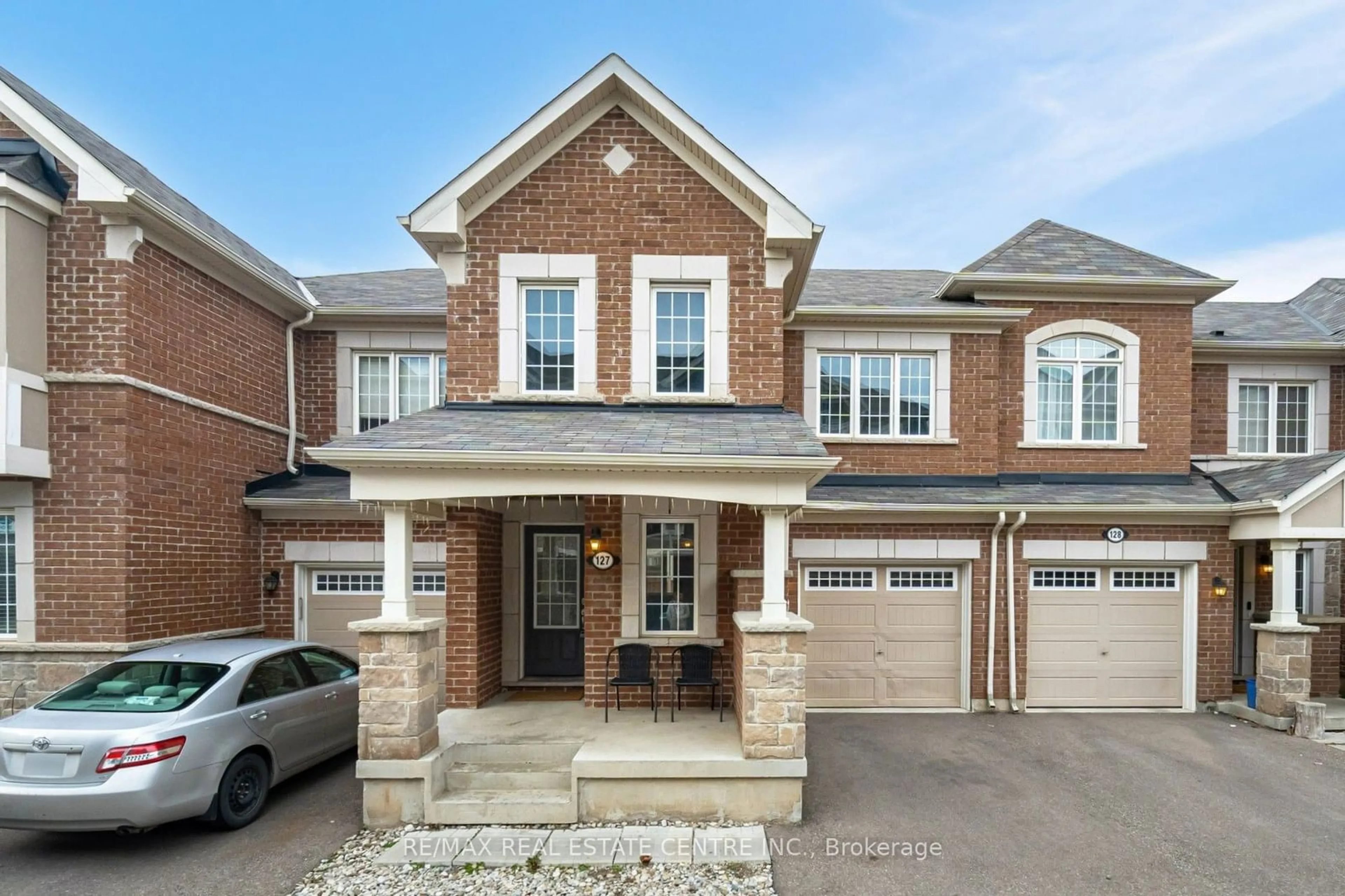 Home with brick exterior material for 1000 Asleton Blvd #127, Milton Ontario L9T 9L2