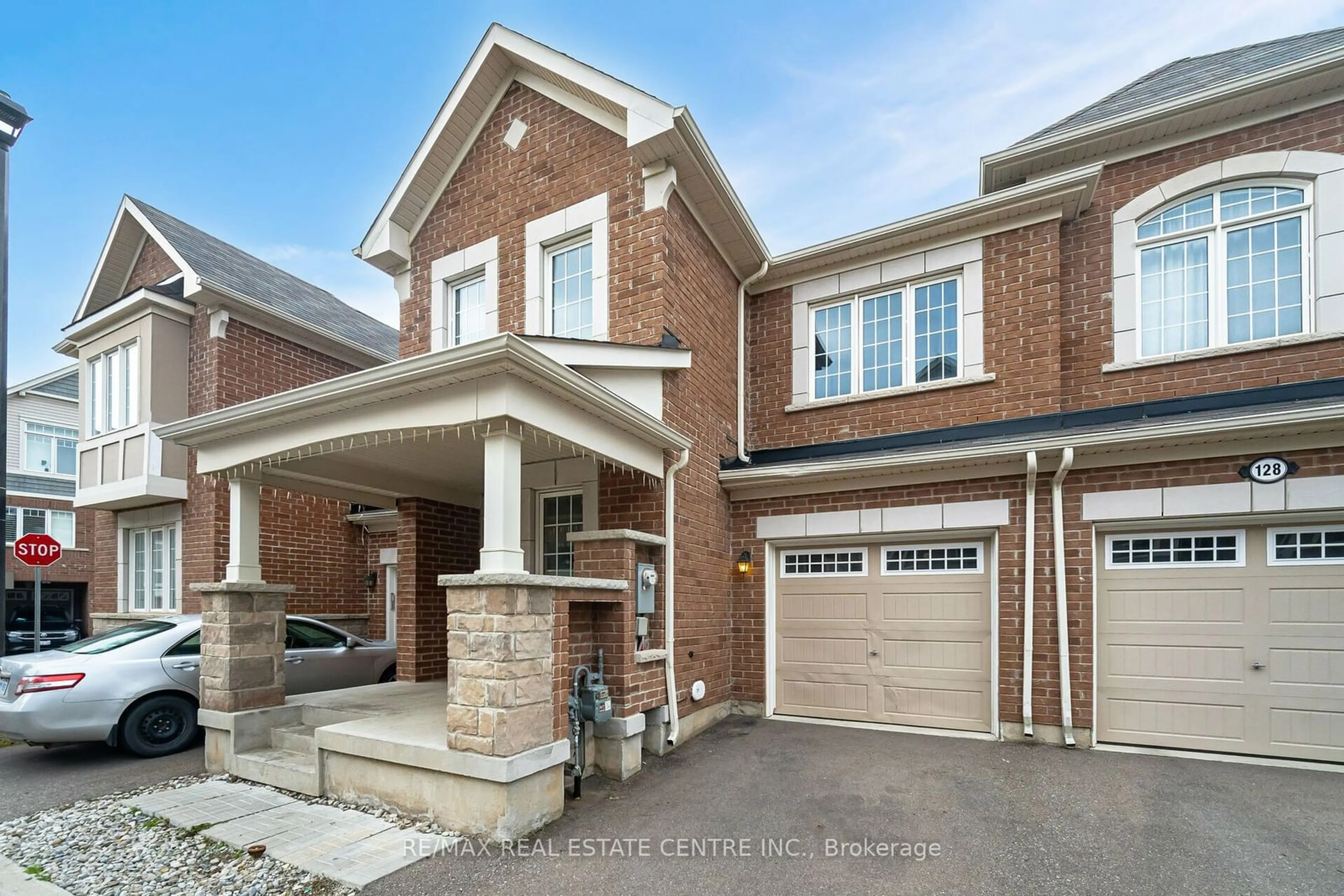 Home with brick exterior material for 1000 Asleton Blvd #127, Milton Ontario L9T 9L2