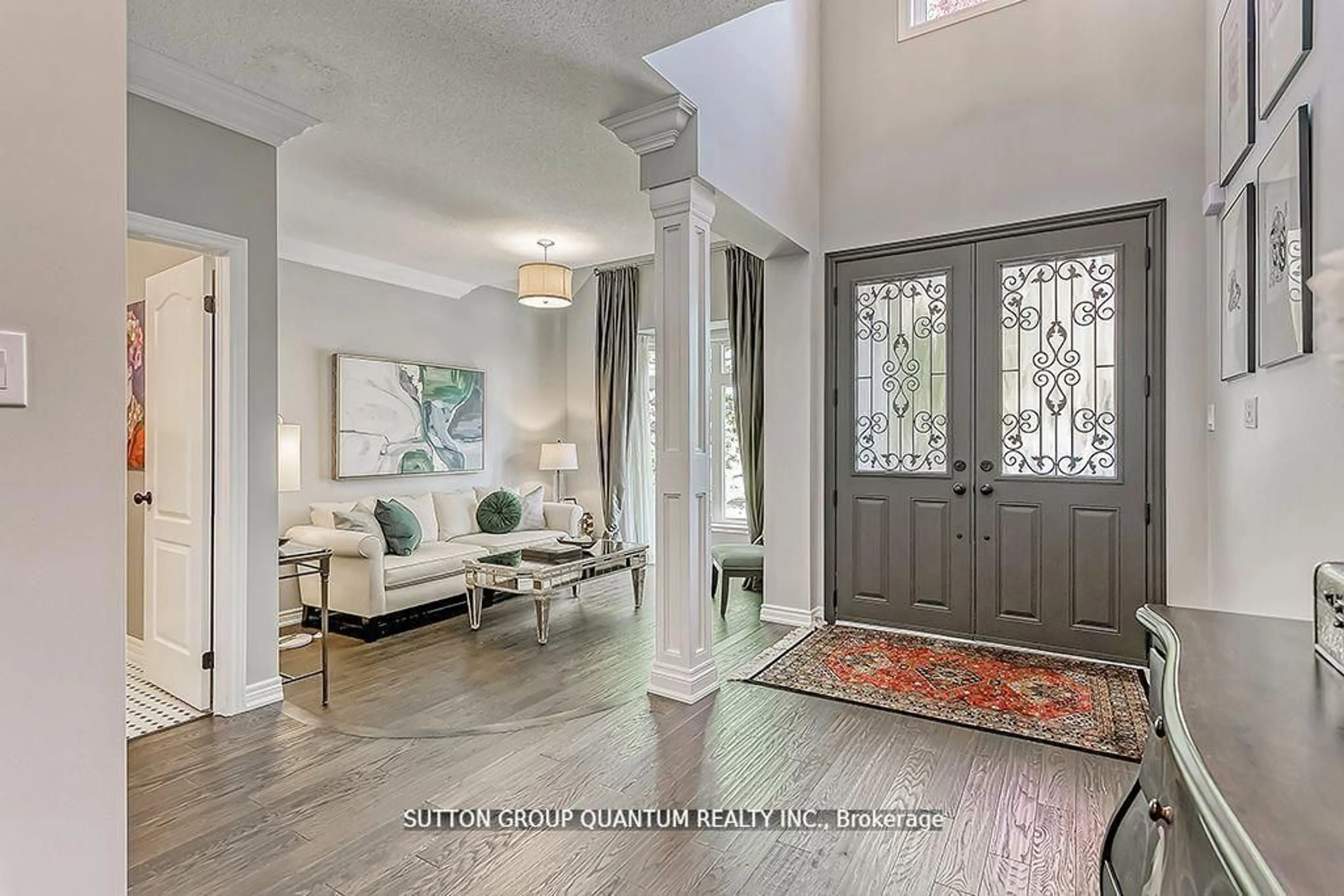 Indoor entryway, wood floors for 3362 Fox Run Circ, Oakville Ontario L6L 6W4