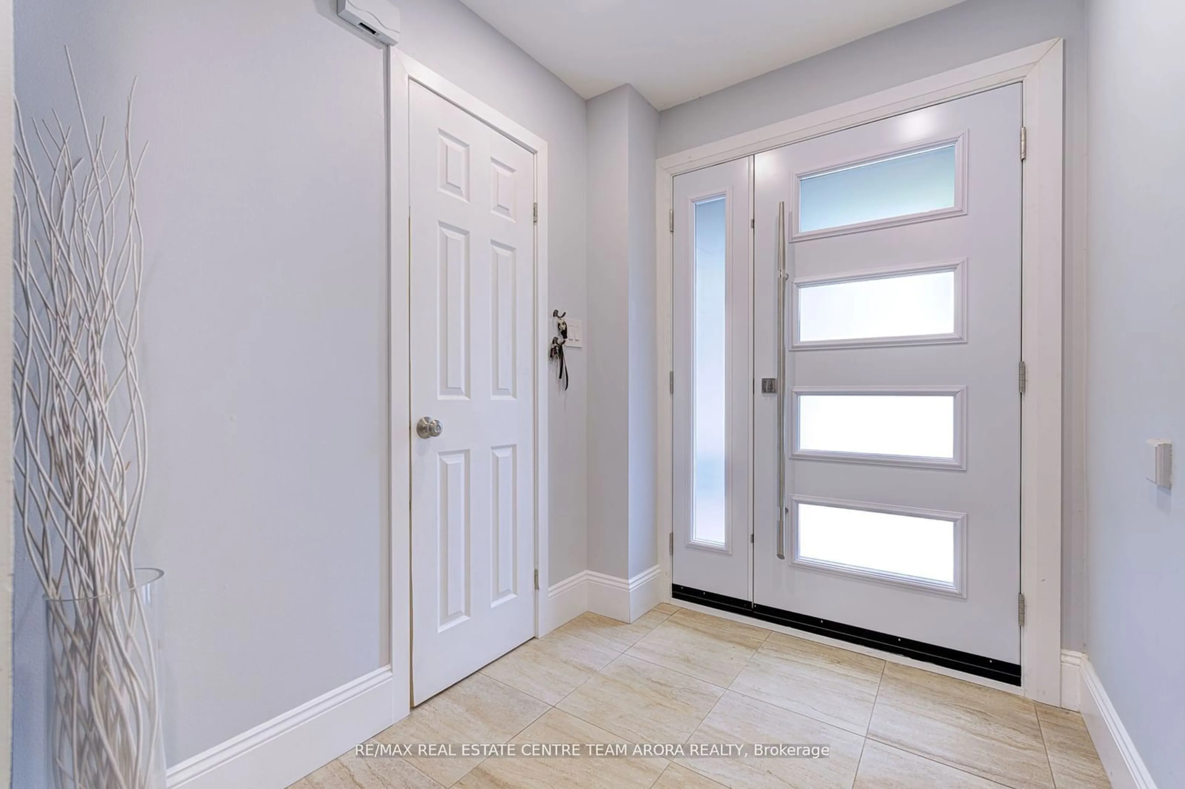 Indoor entryway, wood floors for 284 Rimmington Dr, Oakville Ontario L6H 3N5