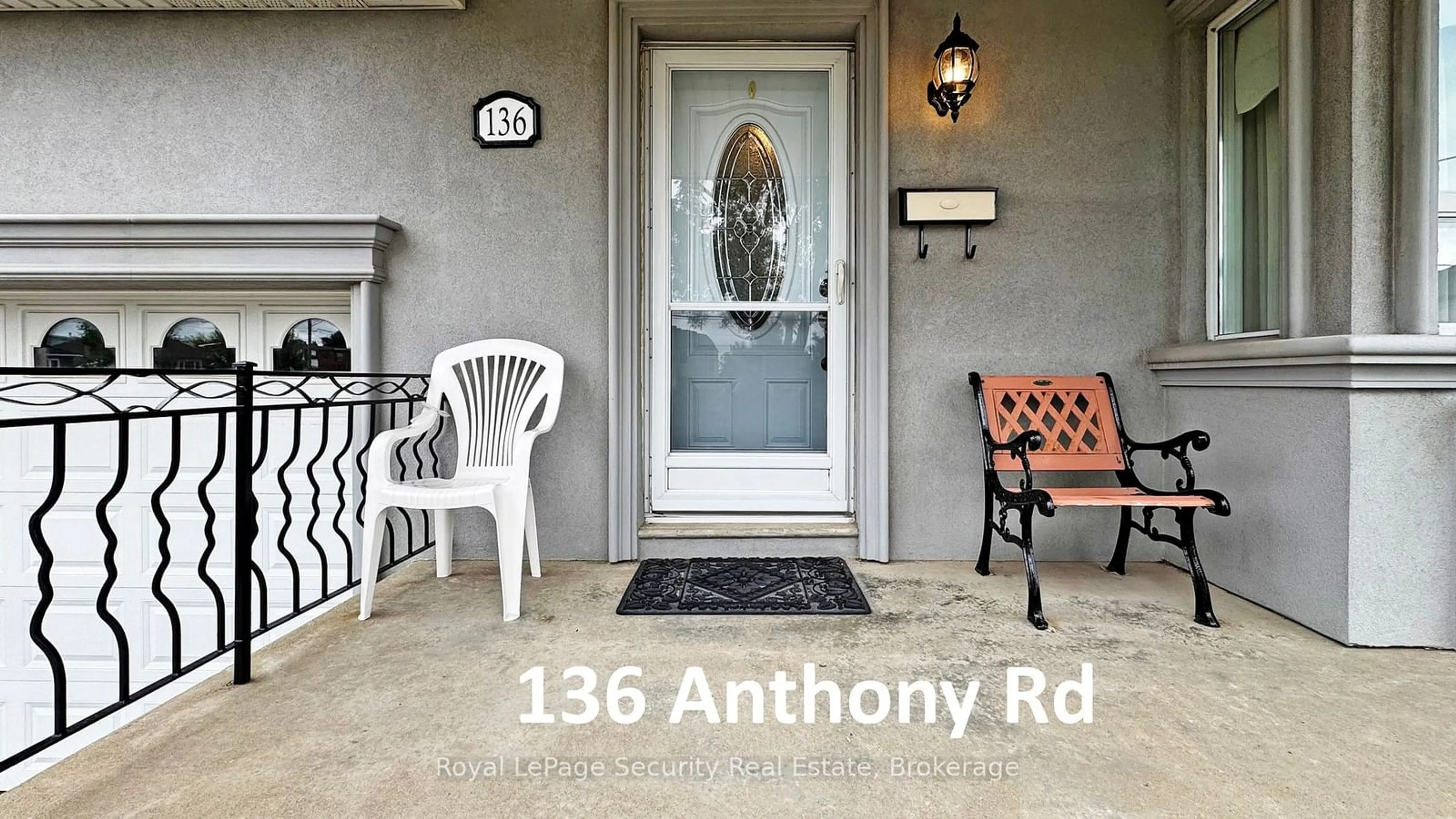 Indoor entryway for 136 Anthony Rd, Toronto Ontario M3K 1B6