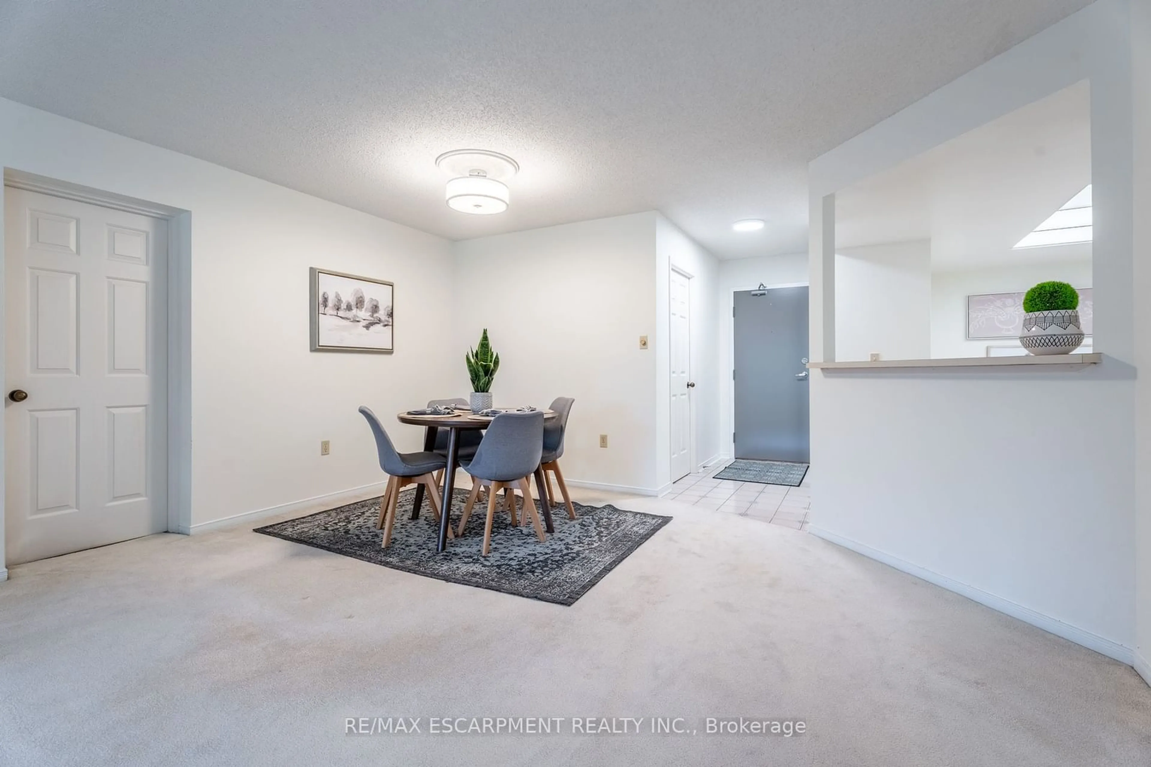 Other indoor space, carpet floors for 1201 North Shore Blvd #504, Burlington Ontario L7S 1Z5