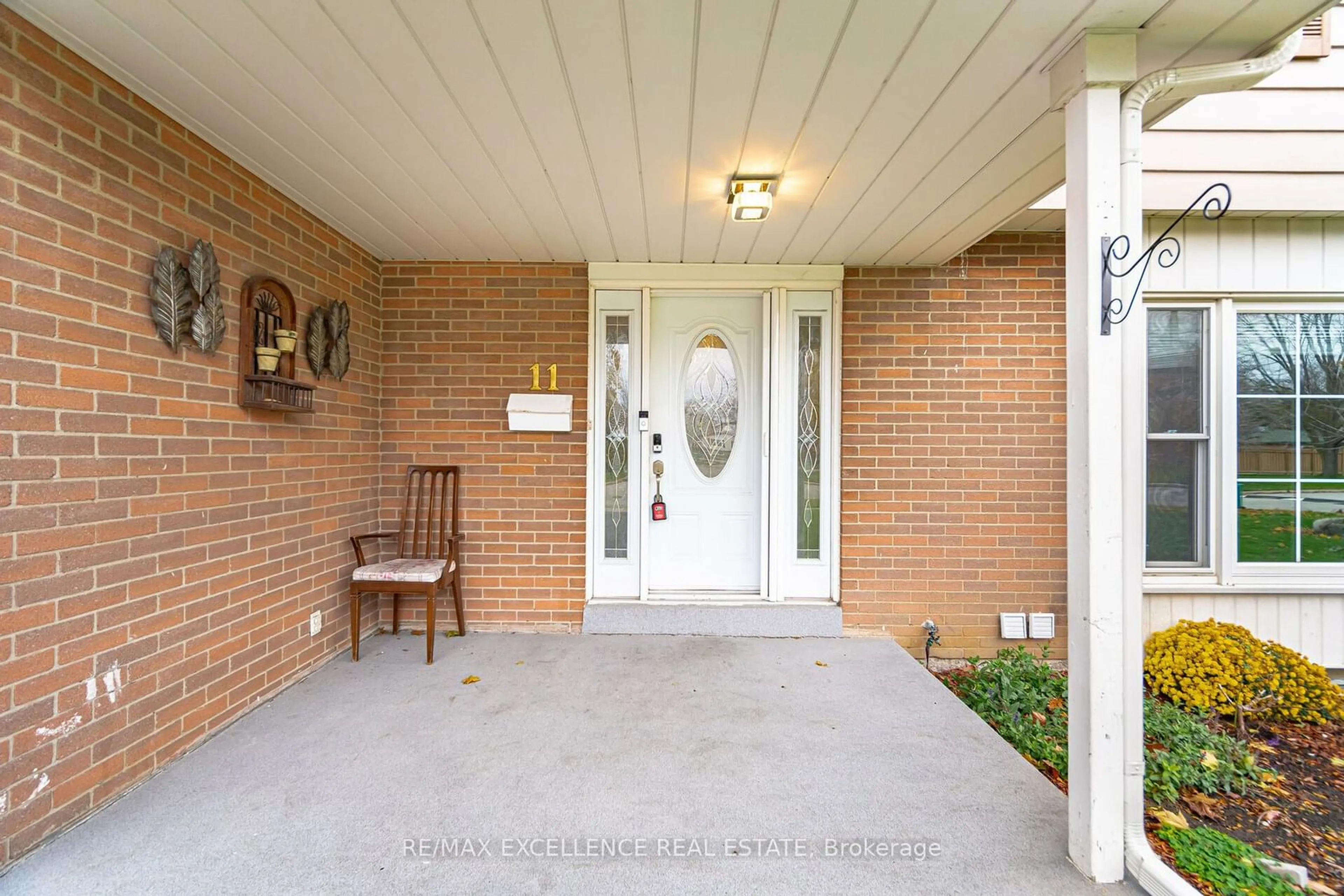 Indoor entryway, wood floors for 11 Crawley Dr, Brampton Ontario L6T 2R6