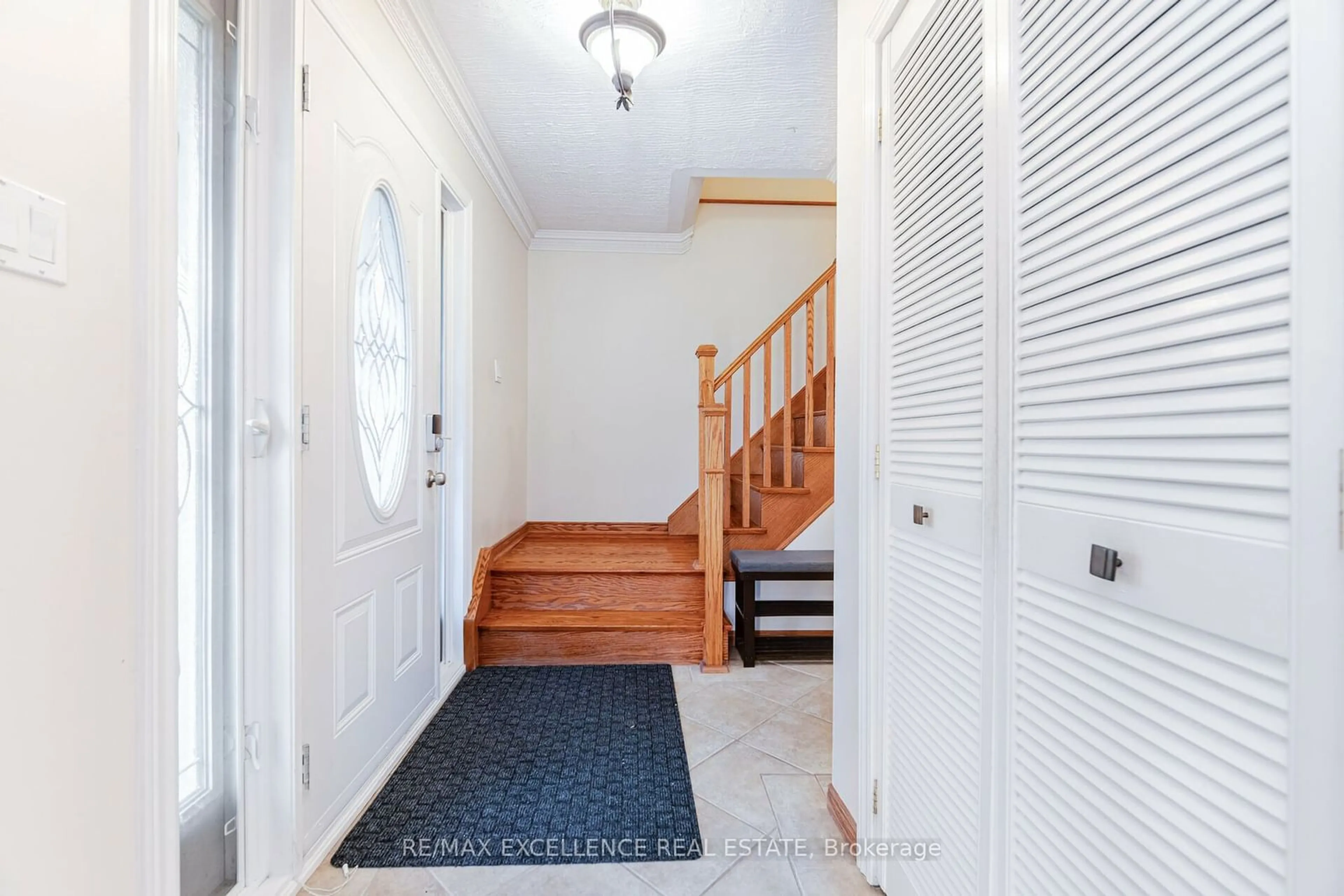 Indoor entryway, wood floors for 11 Crawley Dr, Brampton Ontario L6T 2R6