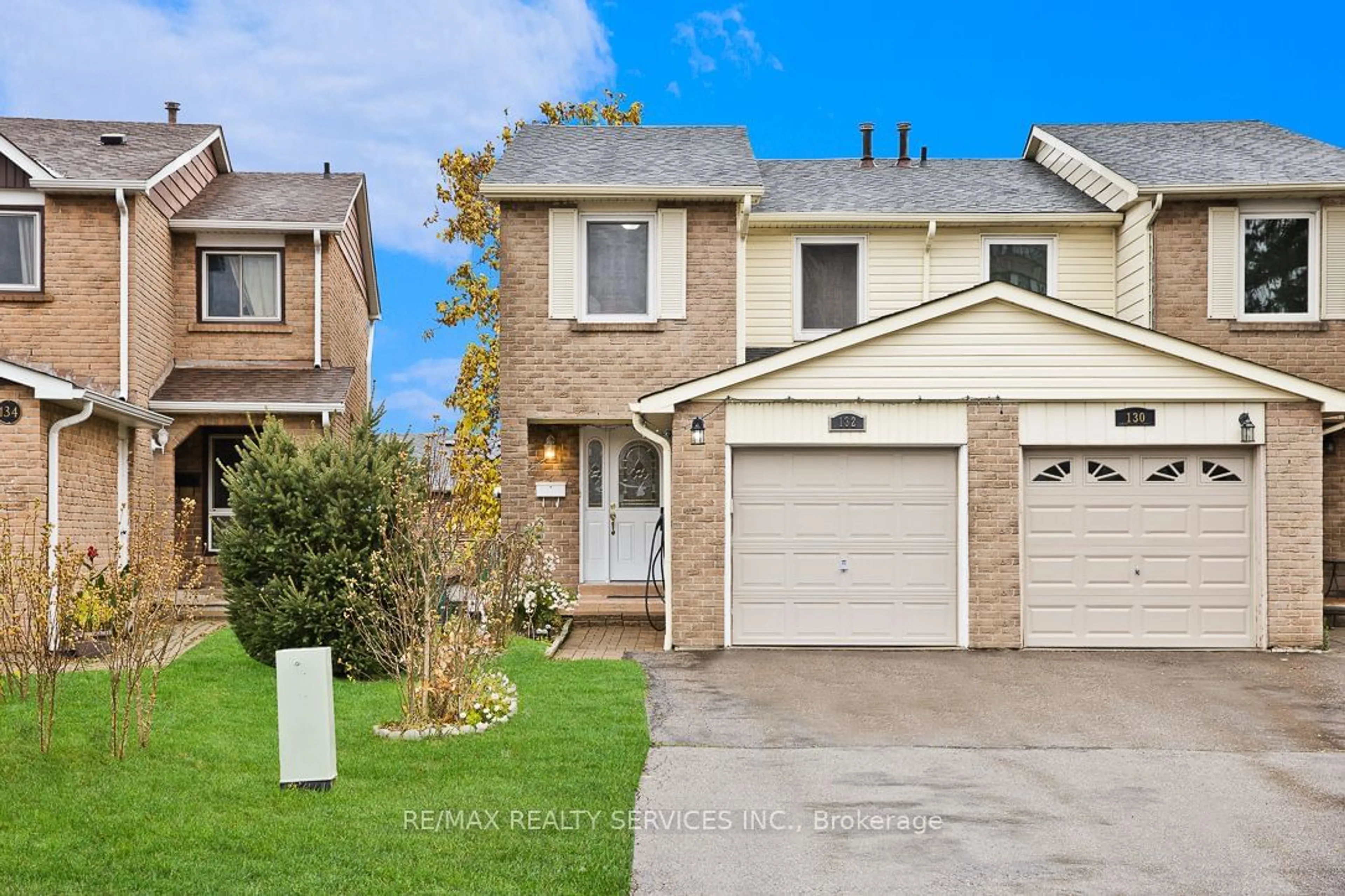 Frontside or backside of a home, cottage for 132 Ashridge Crt, Mississauga Ontario L4Z 1M9