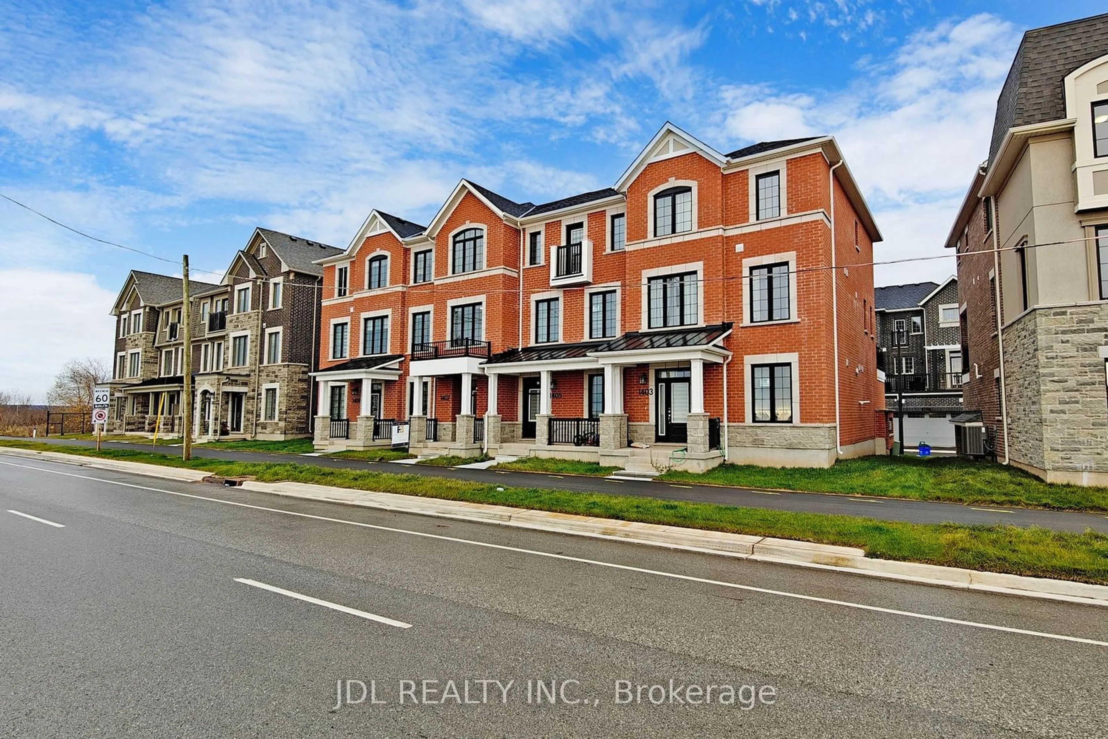 A pic from exterior of the house or condo, the street view for 1407 William Halton Pkwy, Oakville Ontario L6M 5N8