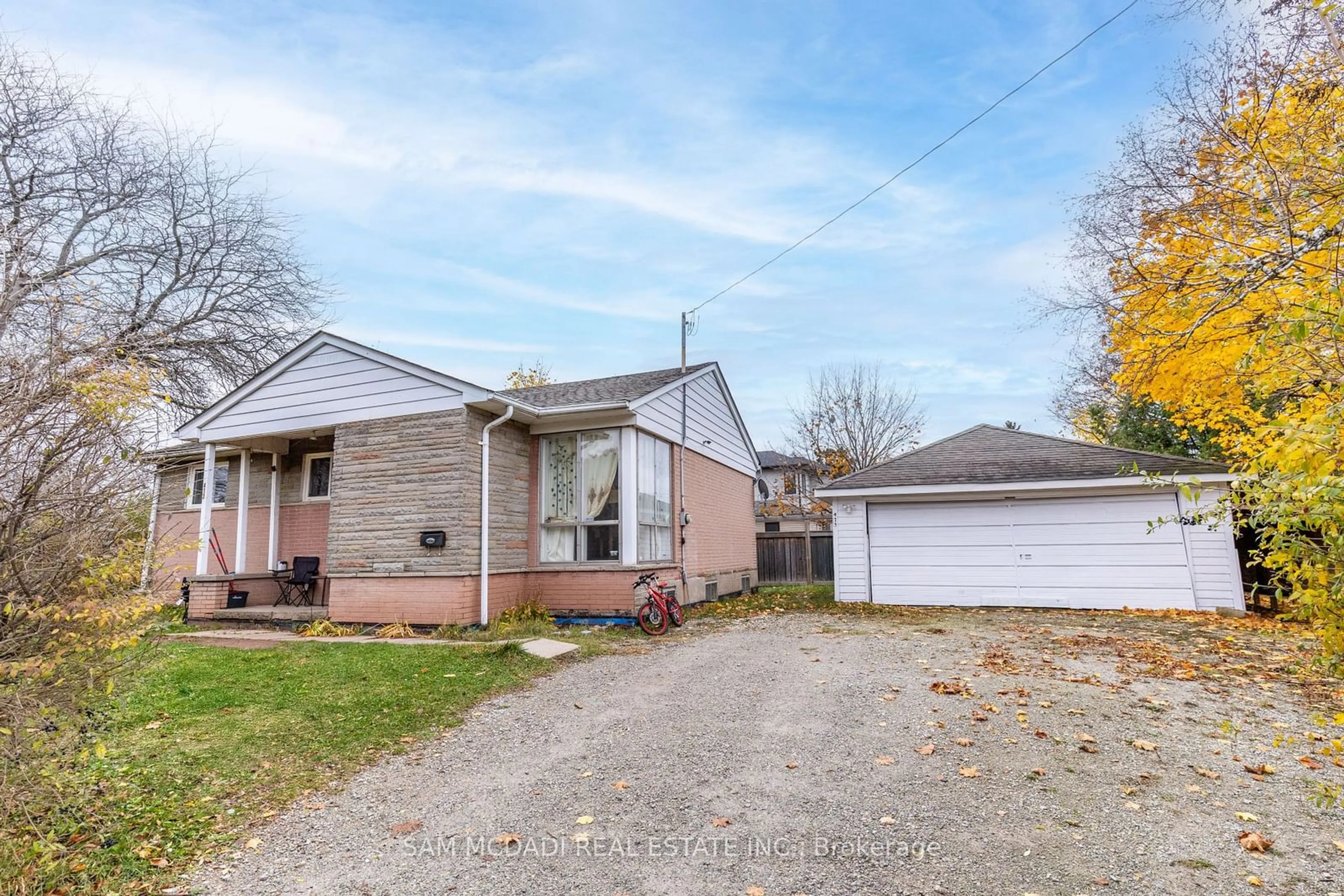 Frontside or backside of a home, the street view for 473 Samford Pl, Oakville Ontario L6L 4E7