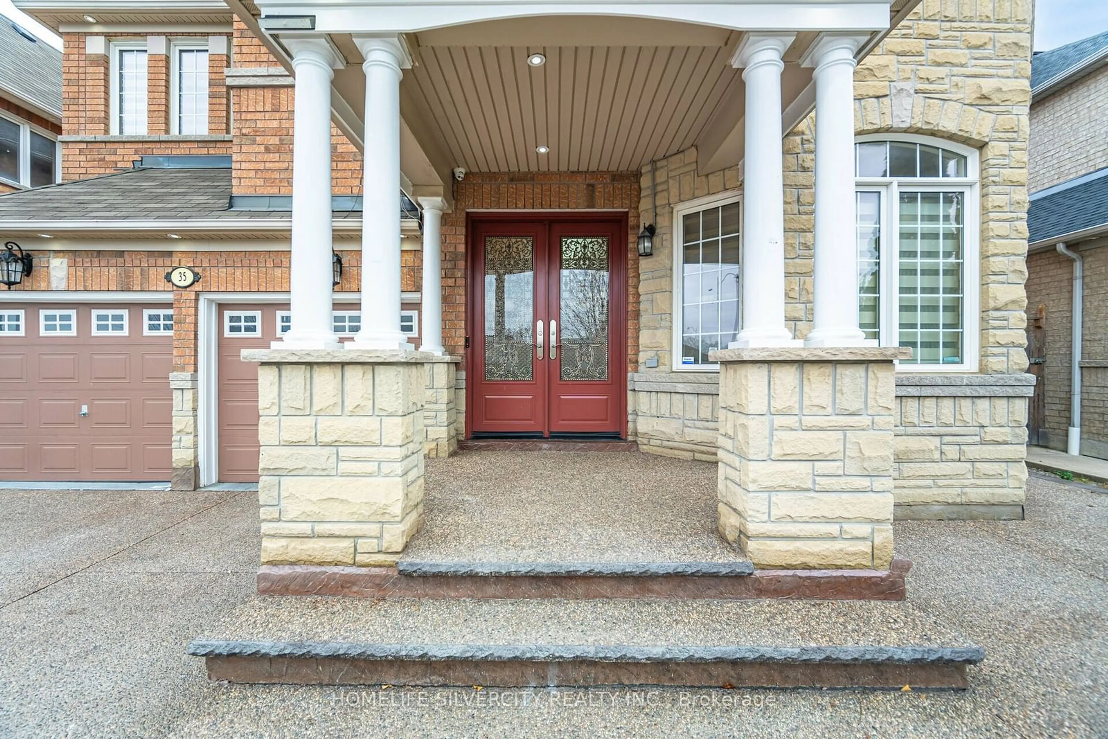 Indoor entryway, wood floors for 35 Niceview Dr, Brampton Ontario L6R 0M9