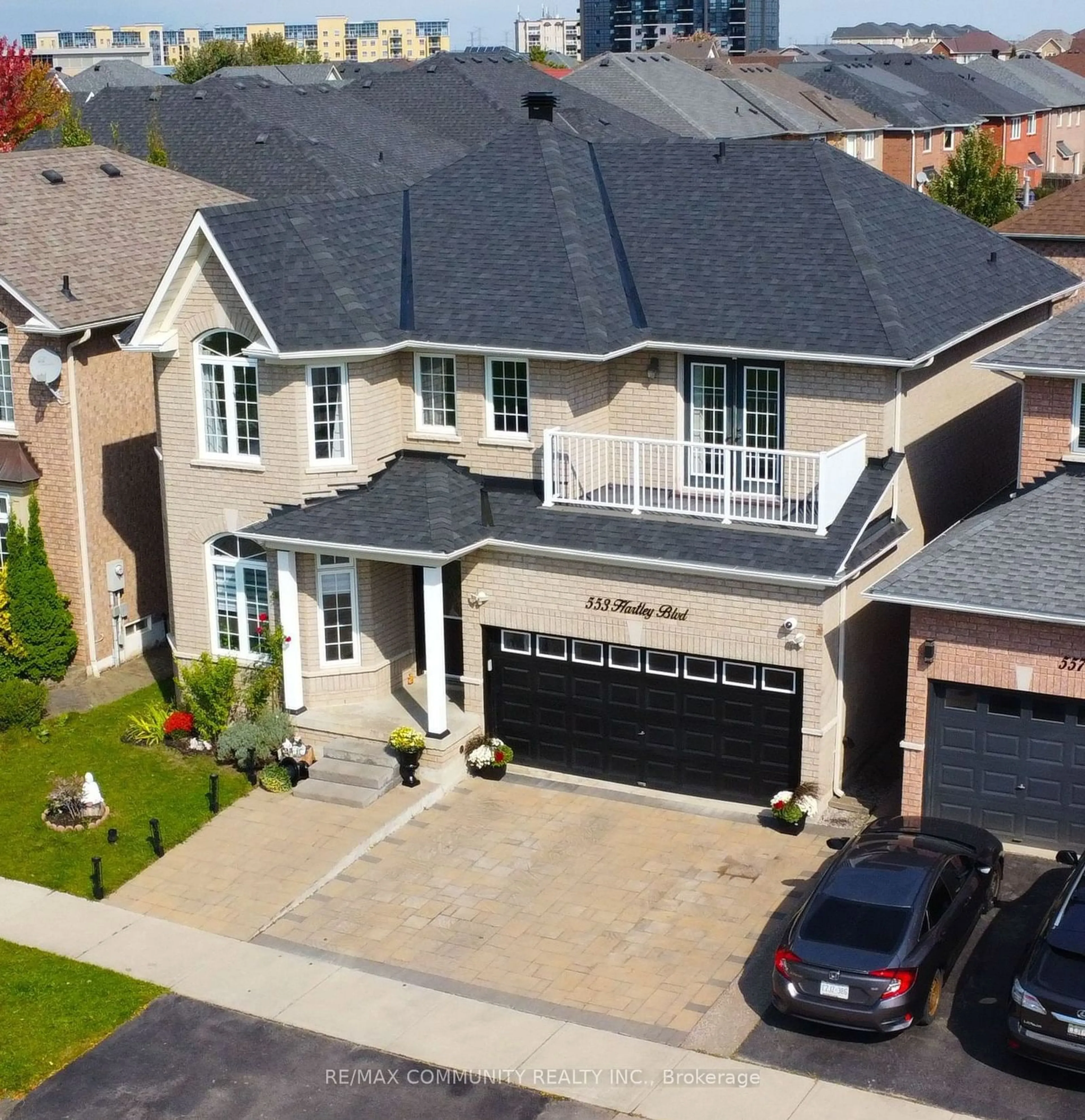 Frontside or backside of a home, the street view for 553 Hartley Blvd, Milton Ontario L9T 6G7