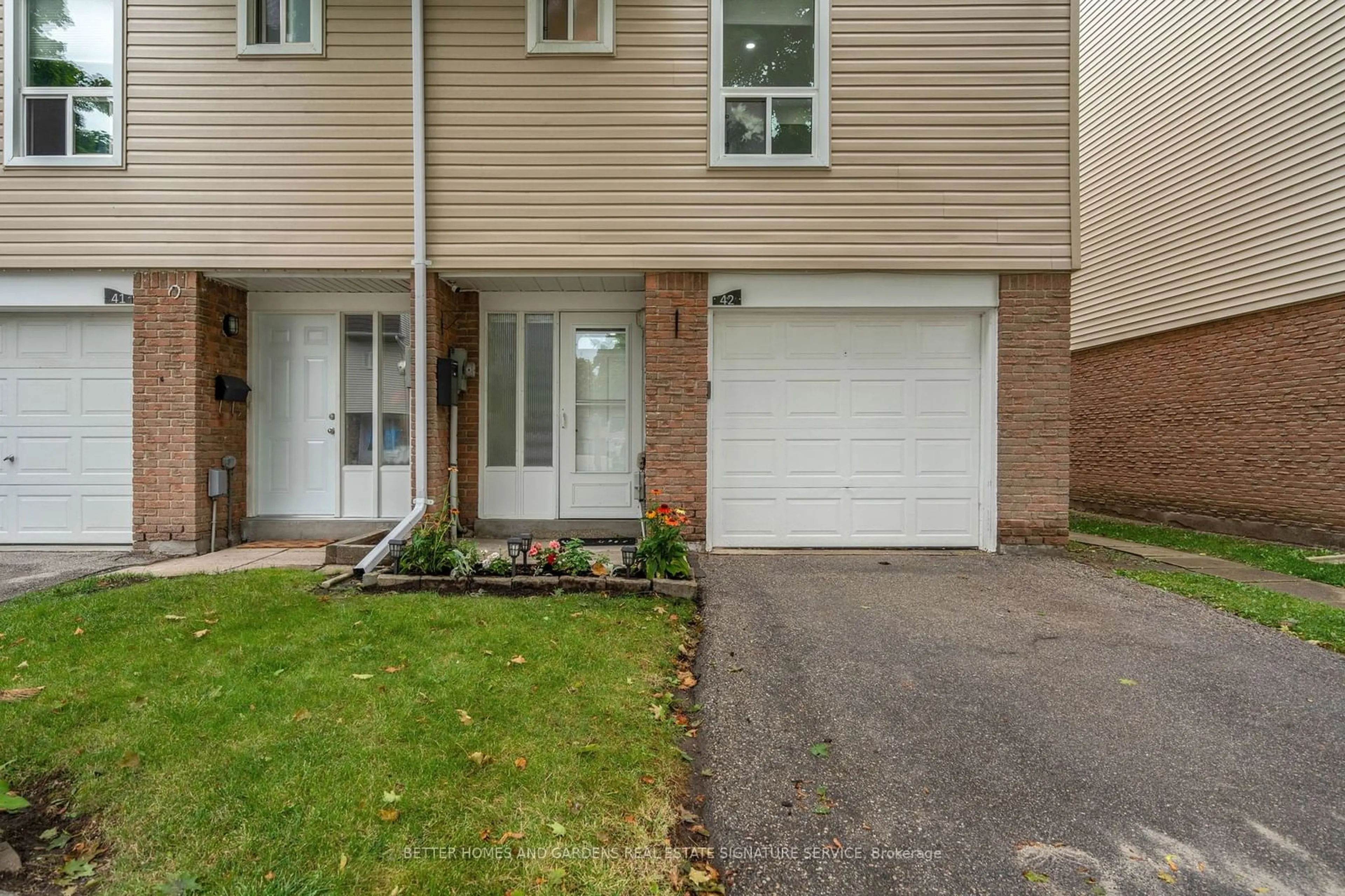 A pic from exterior of the house or condo, cottage for 42 Ellis Dr, Brampton Ontario L6T 4C4