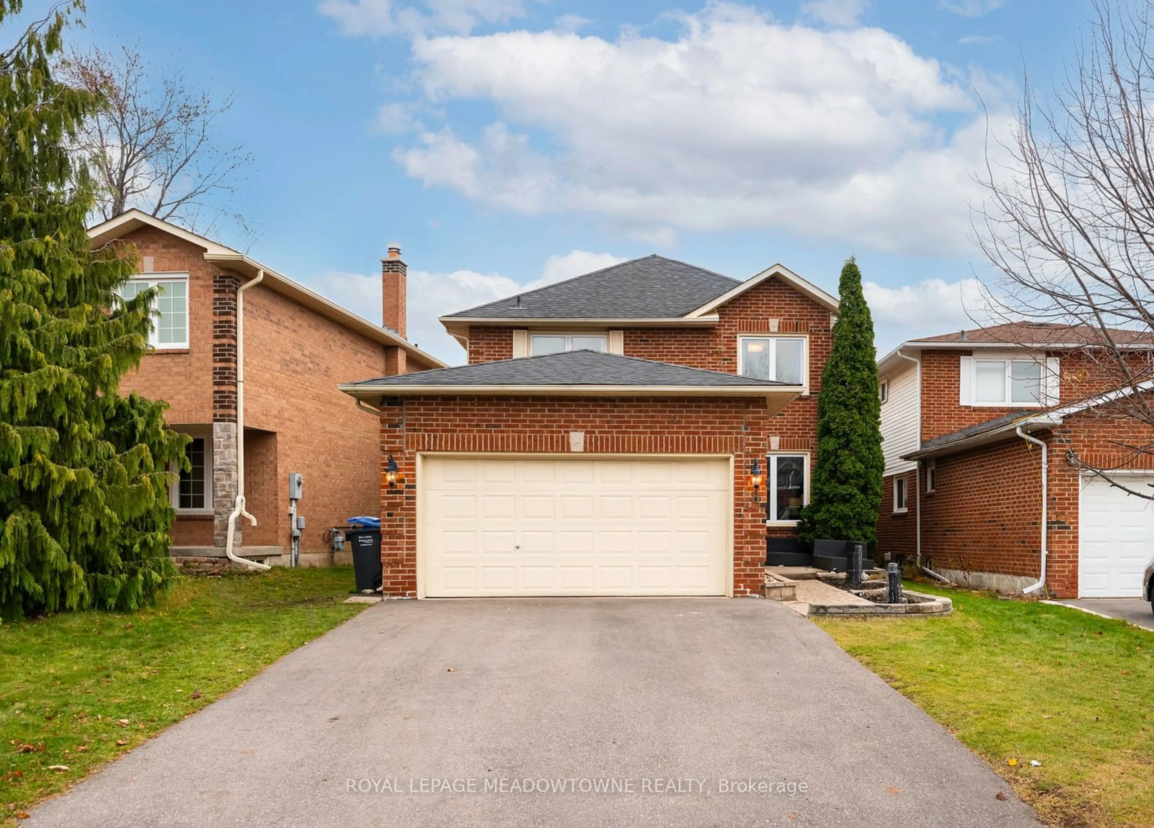 Frontside or backside of a home, the street view for 8 Cranmore Crt, Brampton Ontario L6Z 2Z9