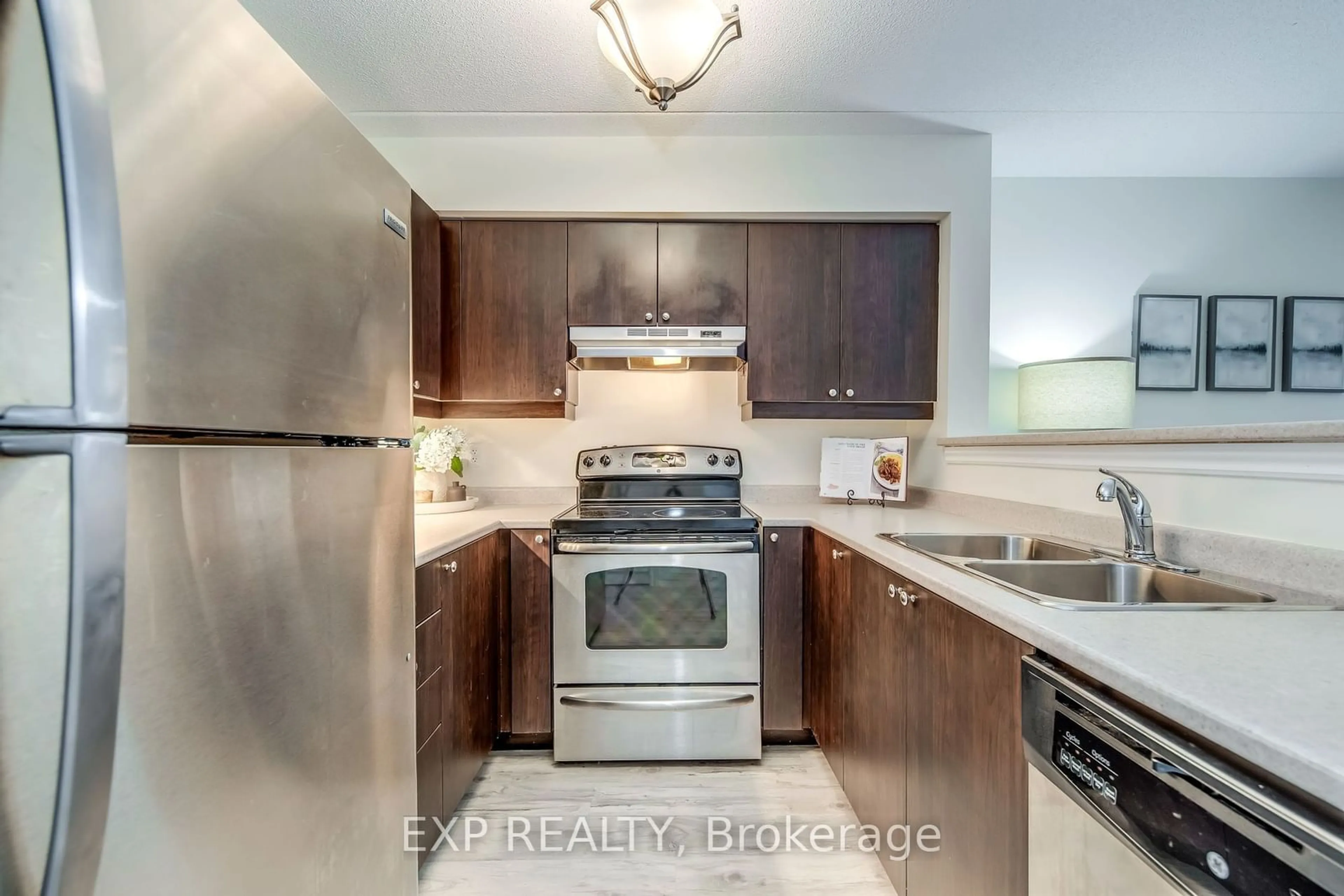 Standard kitchen for 1380 Main St #309, Milton Ontario L9T 7S4