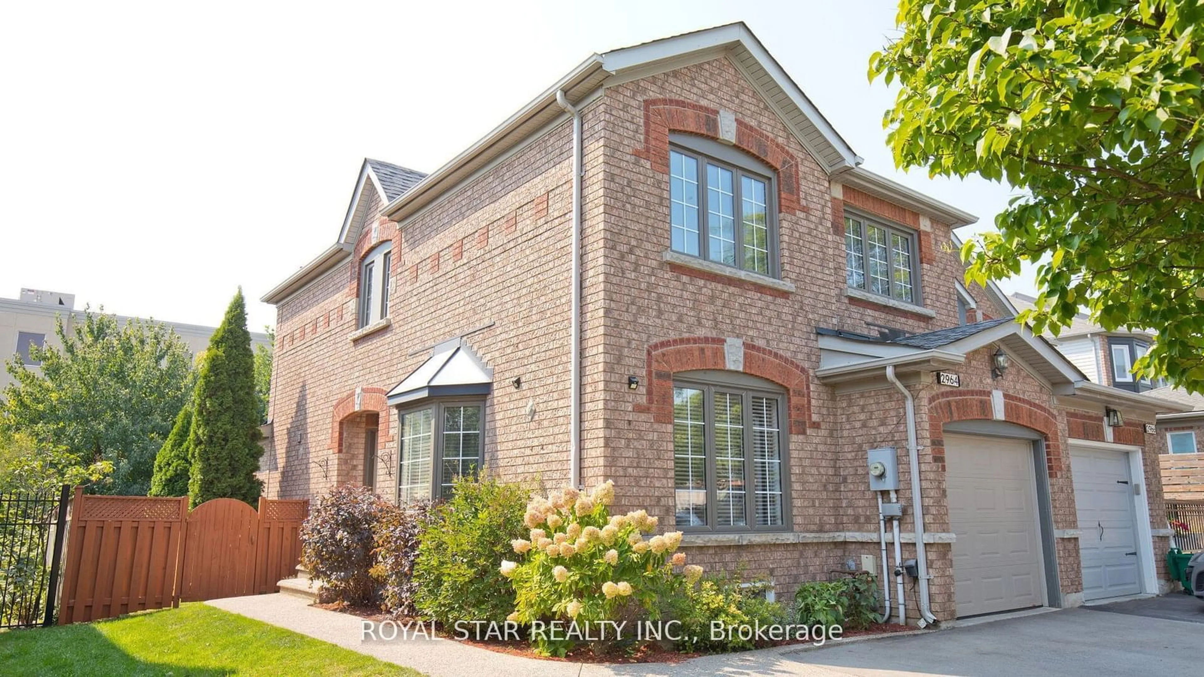 Home with brick exterior material for 2964 Jackson Dr, Burlington Ontario L7M 4K6