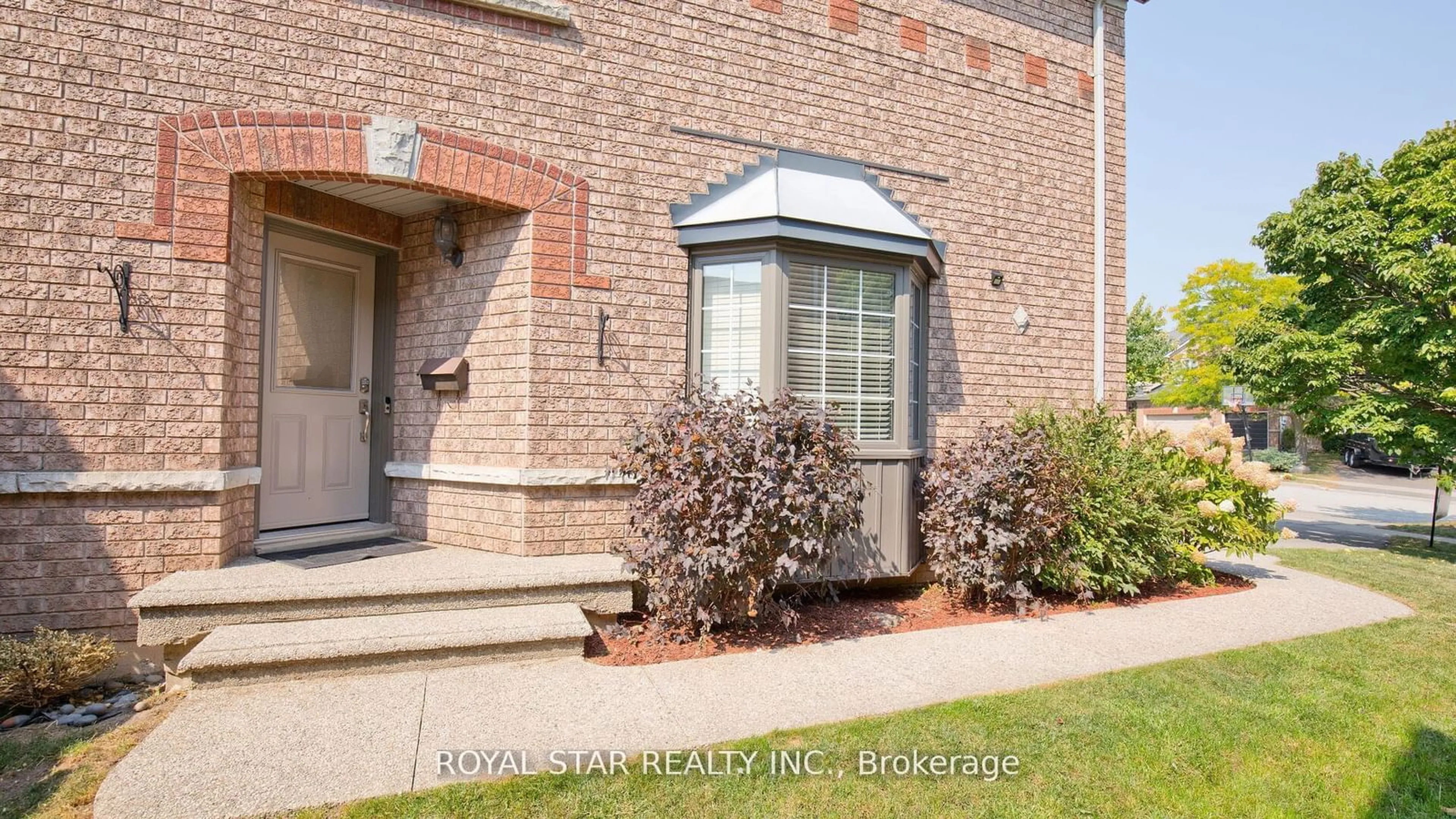 Home with brick exterior material for 2964 Jackson Dr, Burlington Ontario L7M 4K6