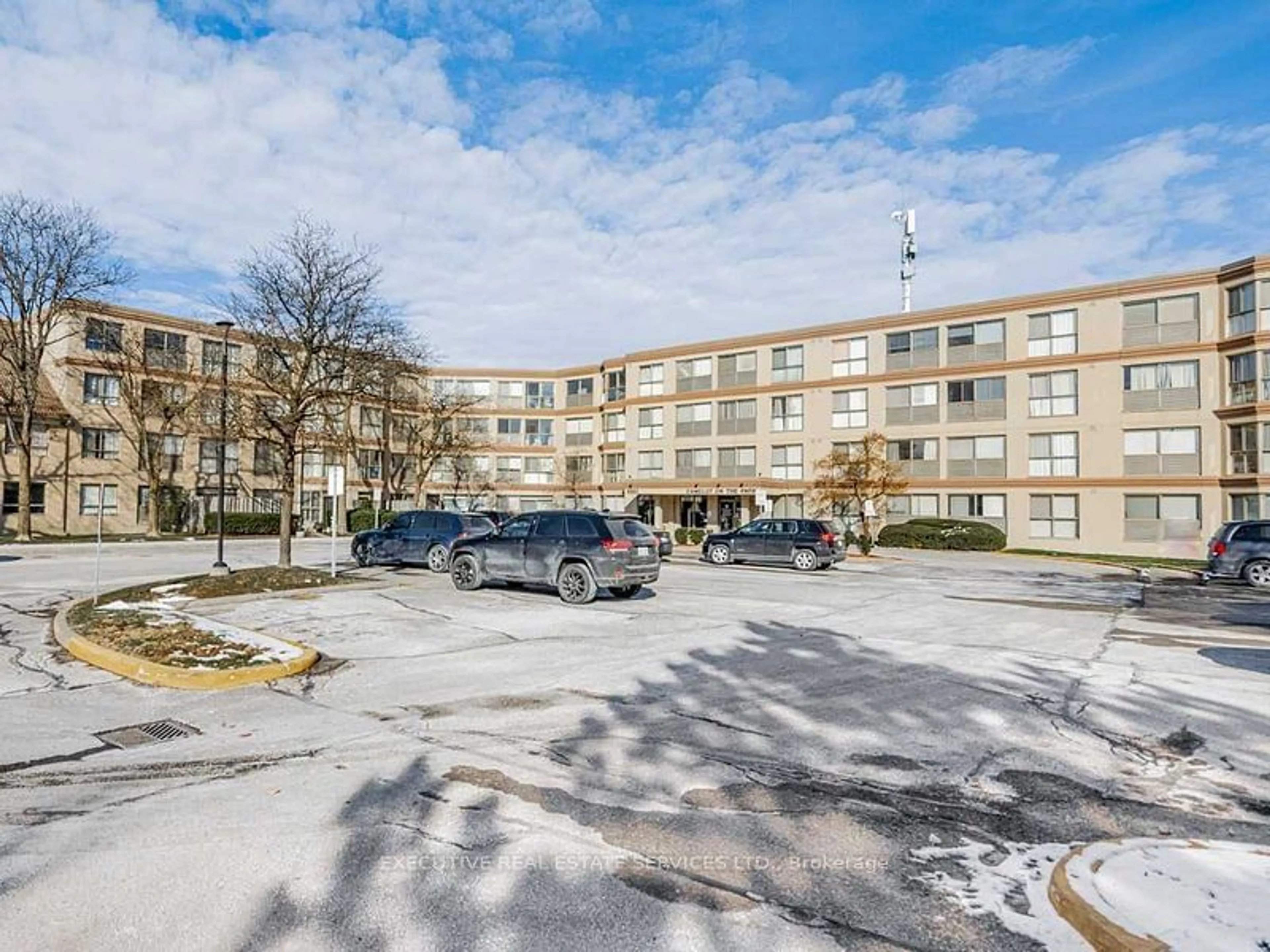 A pic from exterior of the house or condo, the front or back of building for 8351 Mclaughlin Rd #136, Brampton Ontario L6Y 4H8