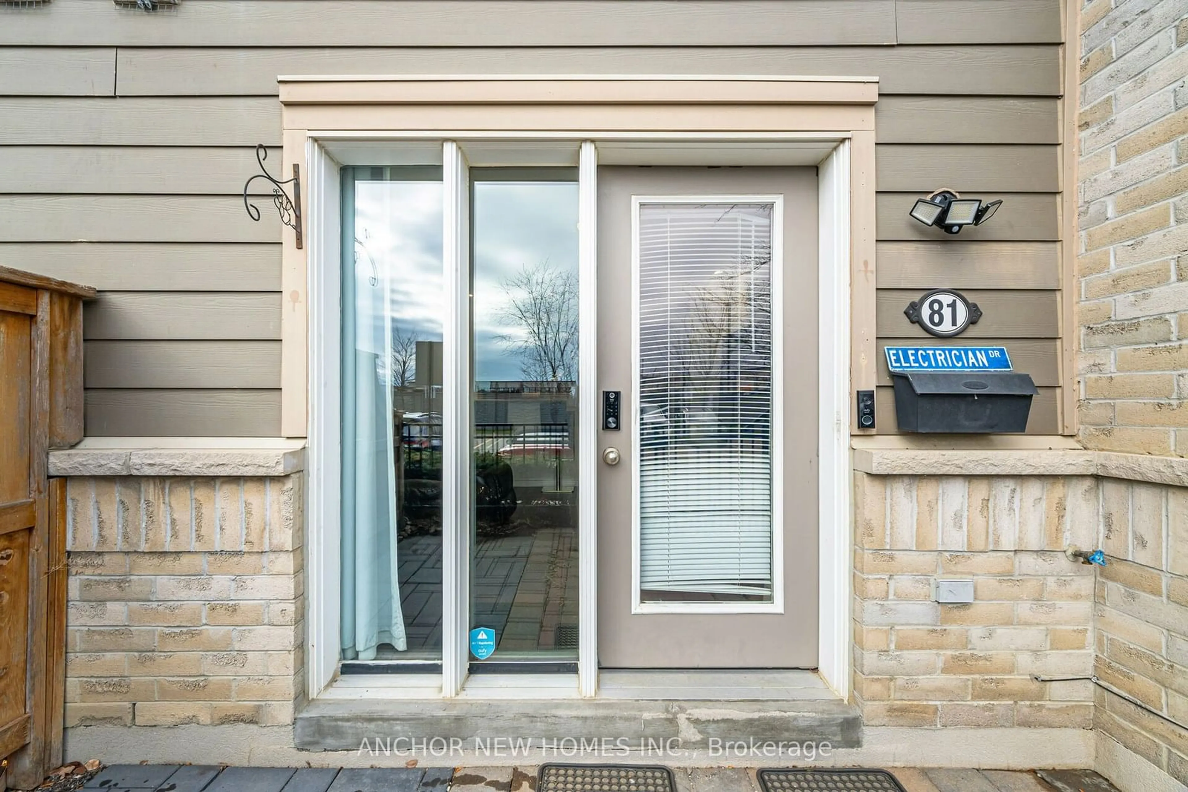 Indoor entryway, ceramic floors for 60 Fairwood Circ #81, Brampton Ontario L6R 0Y6