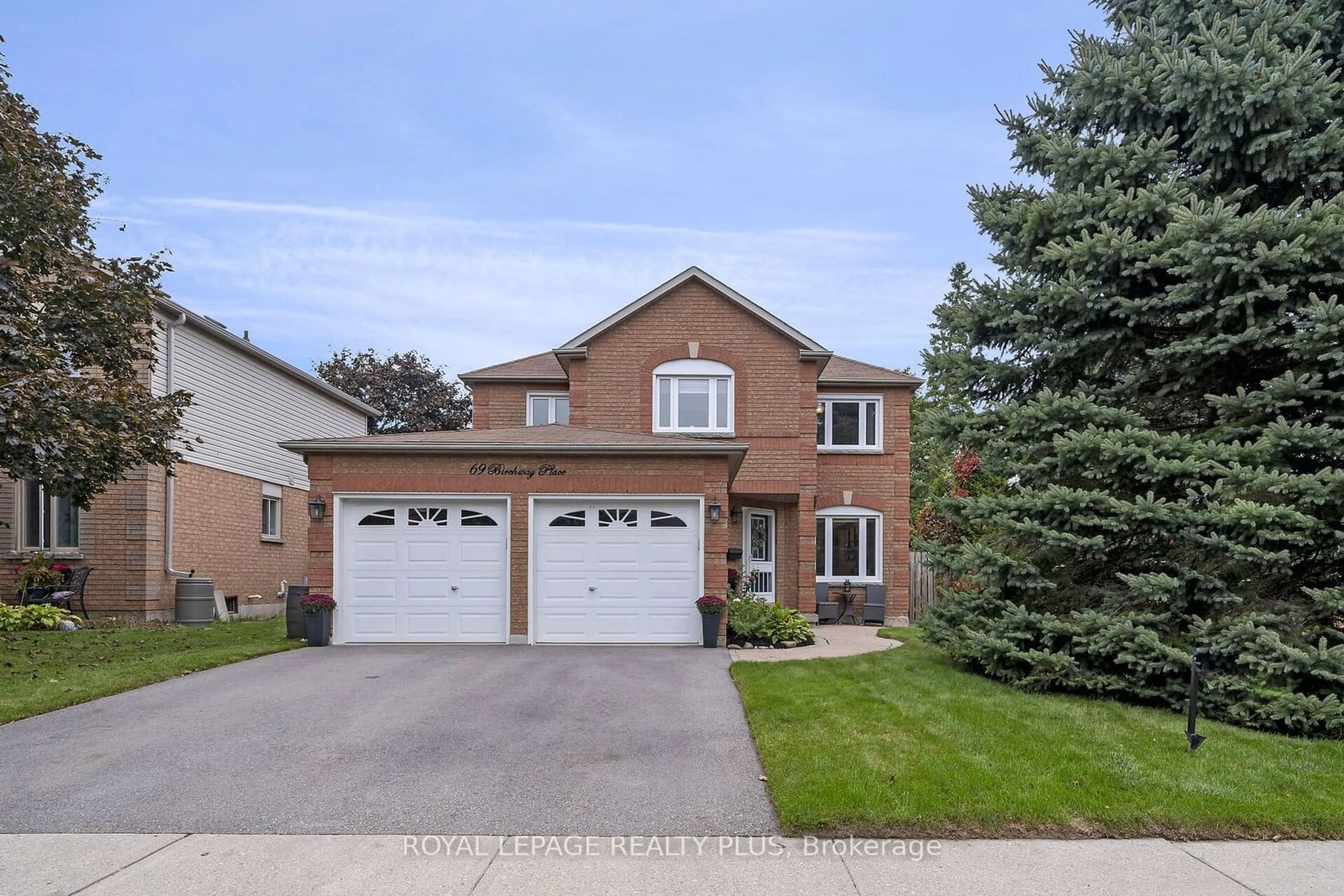 Frontside or backside of a home, the street view for 69 Birchway Pl, Halton Hills Ontario L7J 2X4