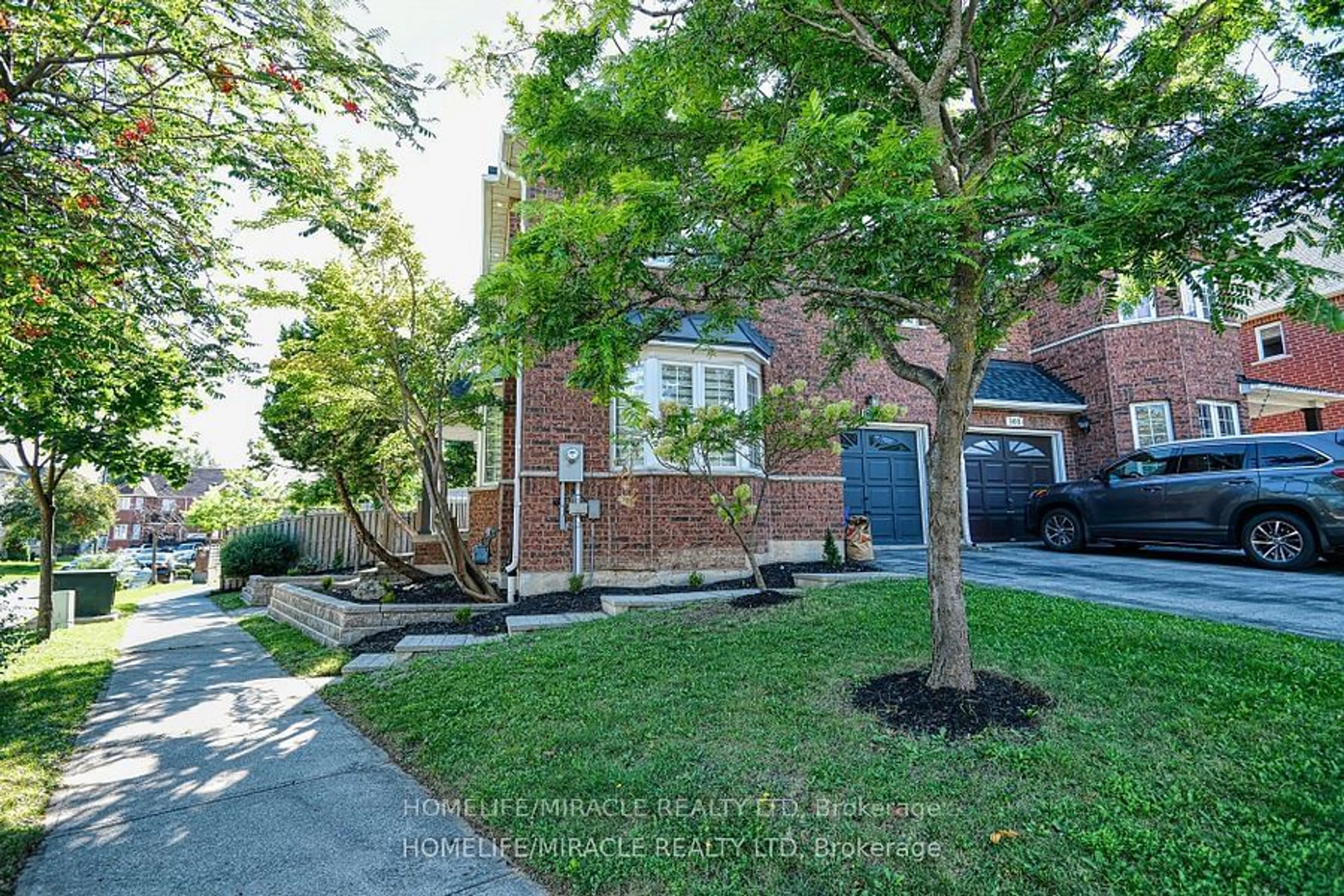 A pic from exterior of the house or condo, the street view for 305 fasken Crt, Milton Ontario L9T 6S9