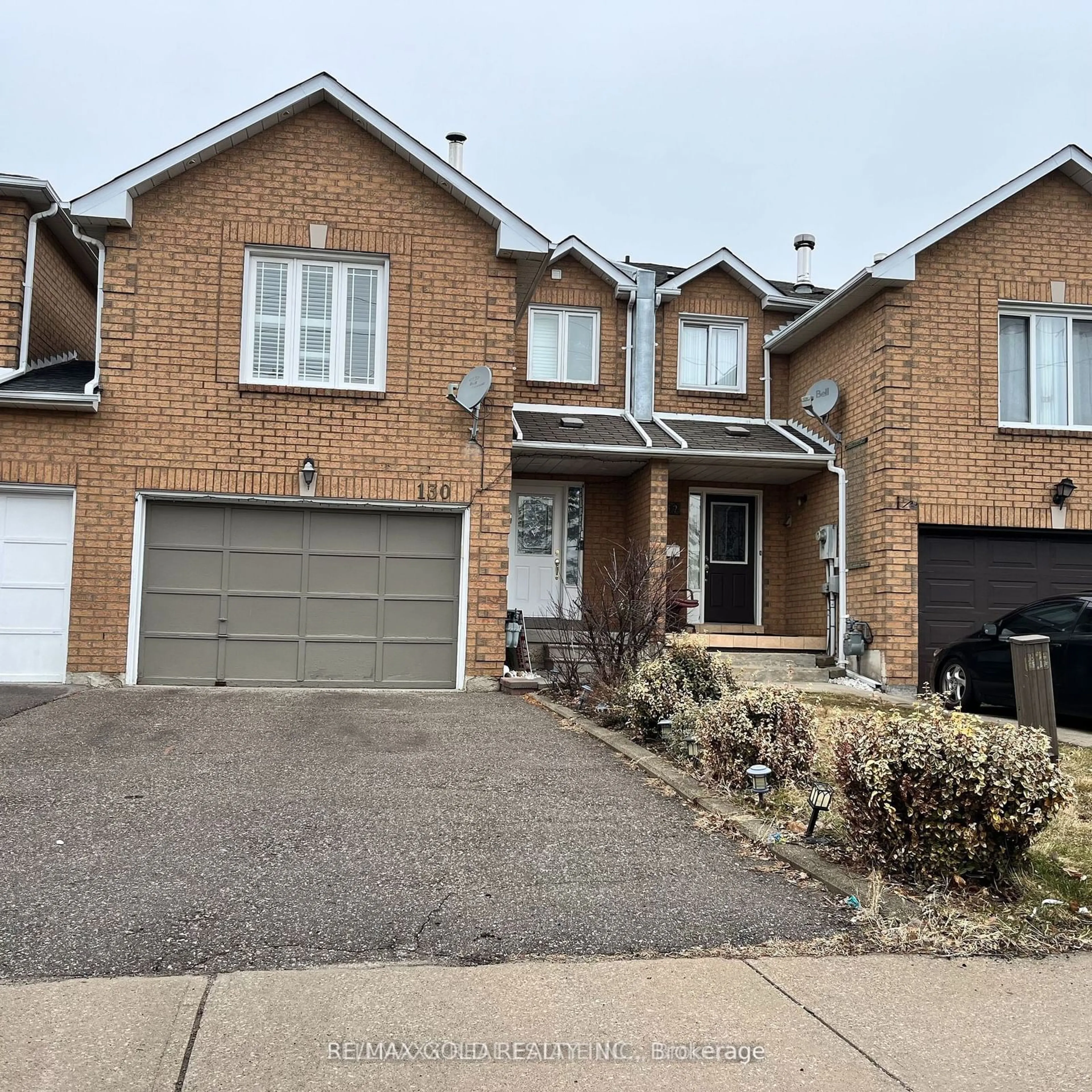 Frontside or backside of a home, the street view for 130 Toba Cres, Brampton Ontario L6Z 4R9