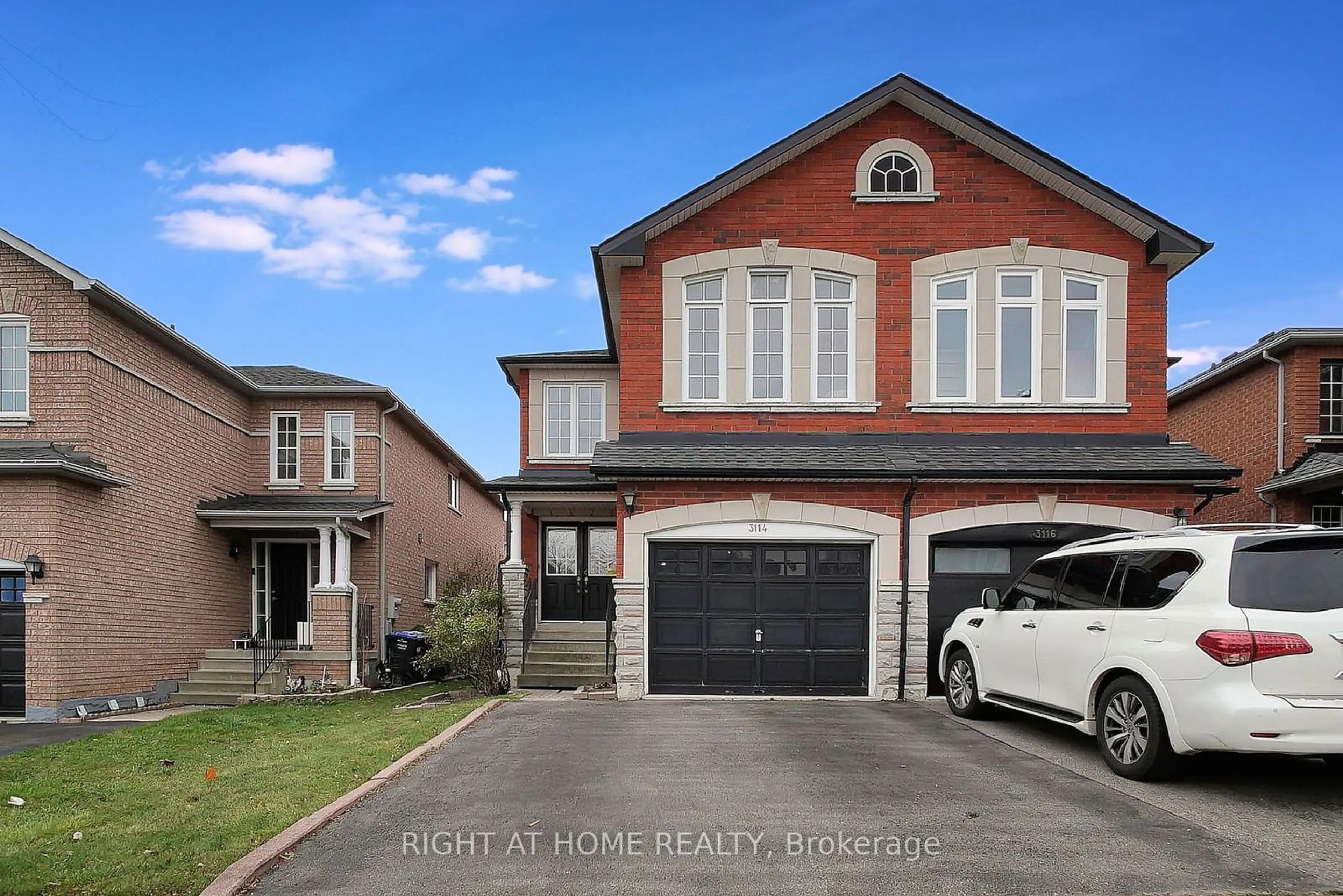 Frontside or backside of a home, the street view for 3114 Wheatstone Ave, Mississauga Ontario L5B 4J5