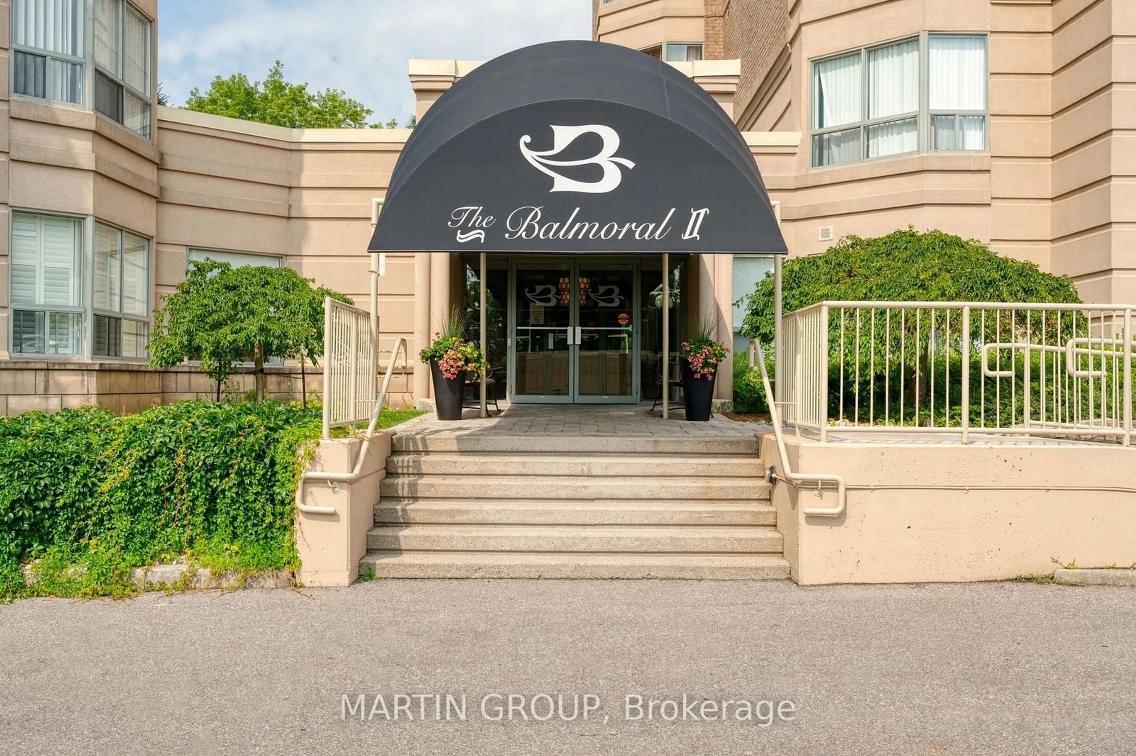 Indoor foyer for 2085 Amherst Heights Dr #316, Burlington Ontario L7P 5C2