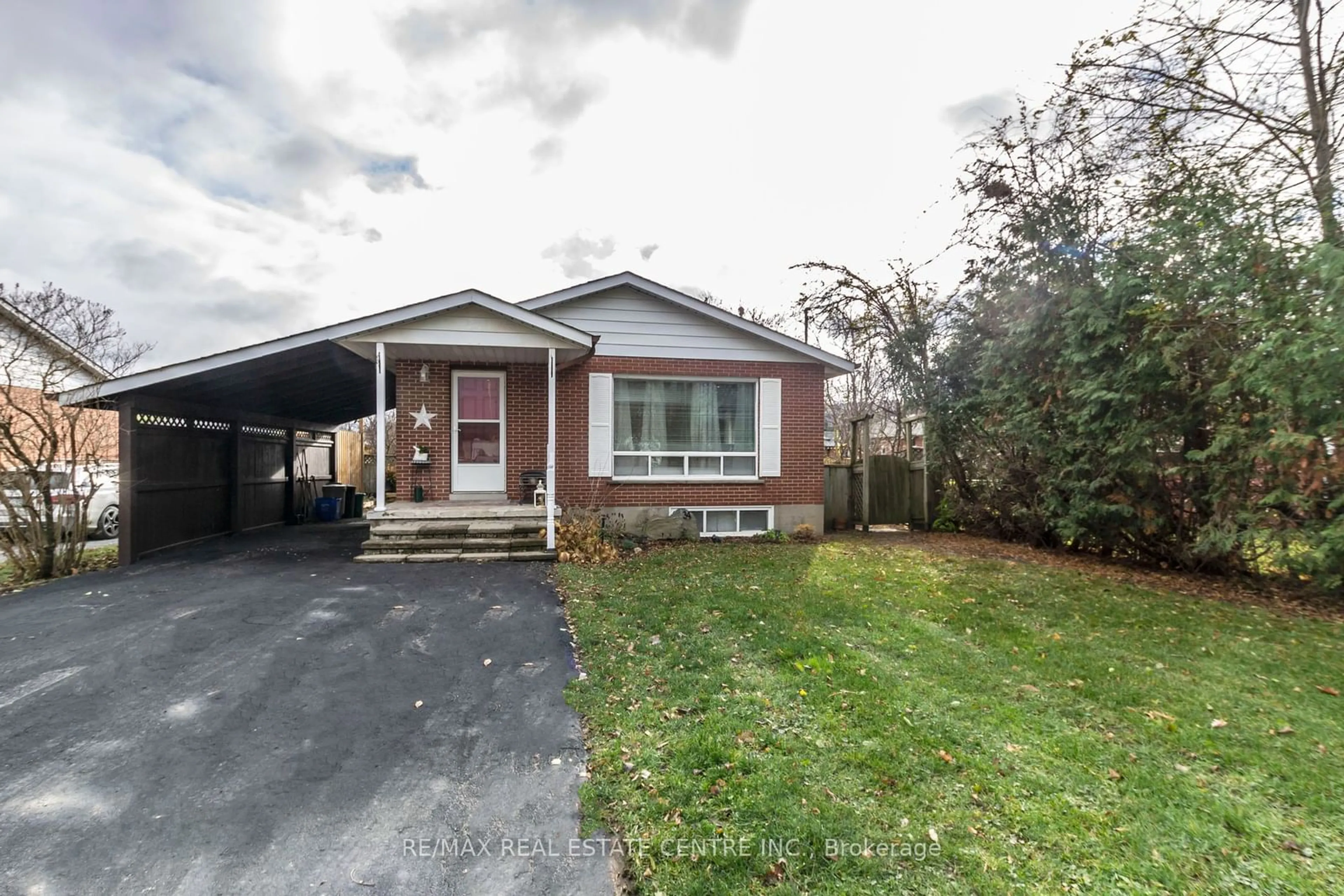 Frontside or backside of a home, cottage for 34 Milton Heights Cres, Milton Ontario L9T 2W7