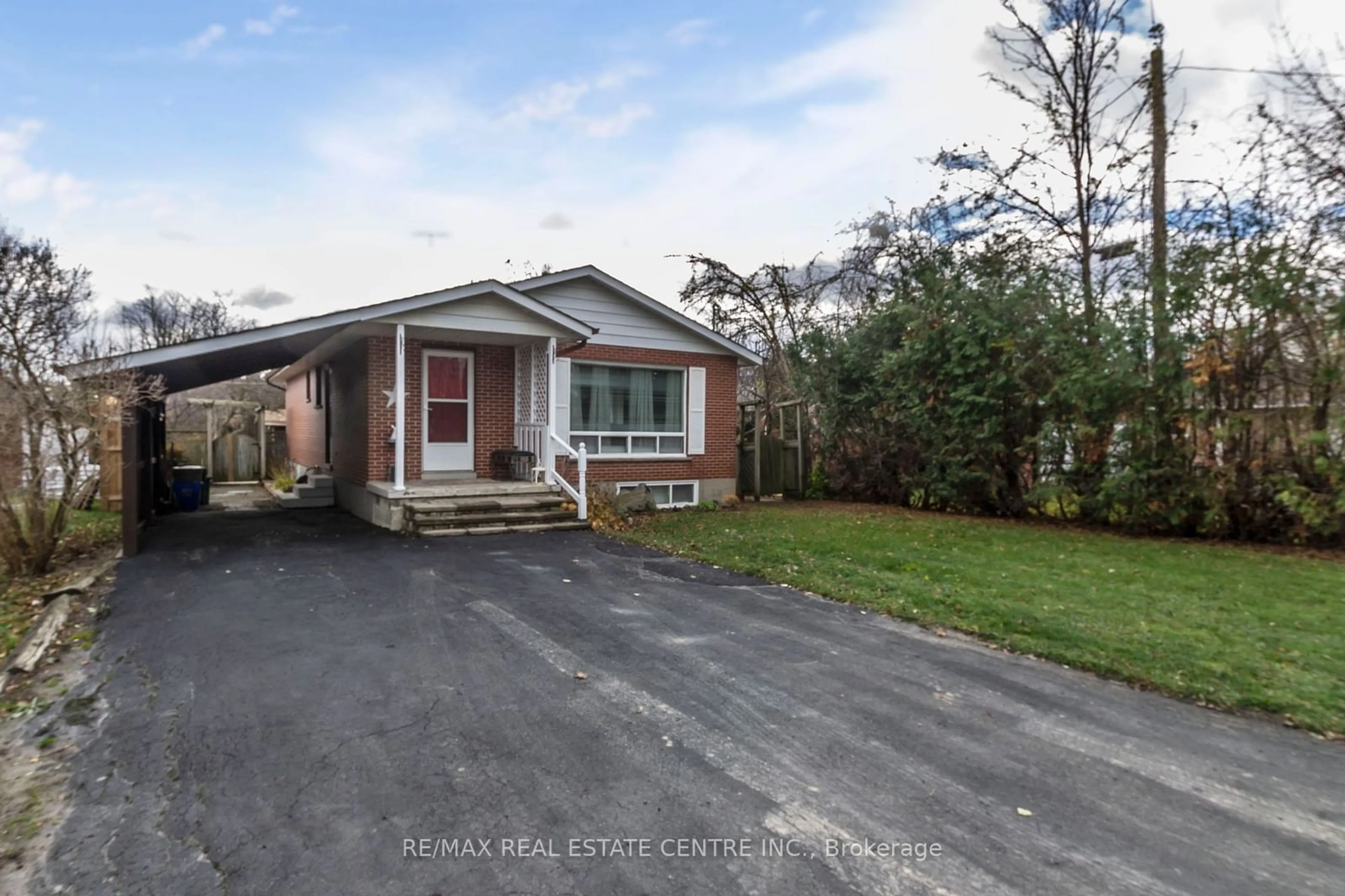 Frontside or backside of a home, cottage for 34 Milton Heights Cres, Milton Ontario L9T 2W7