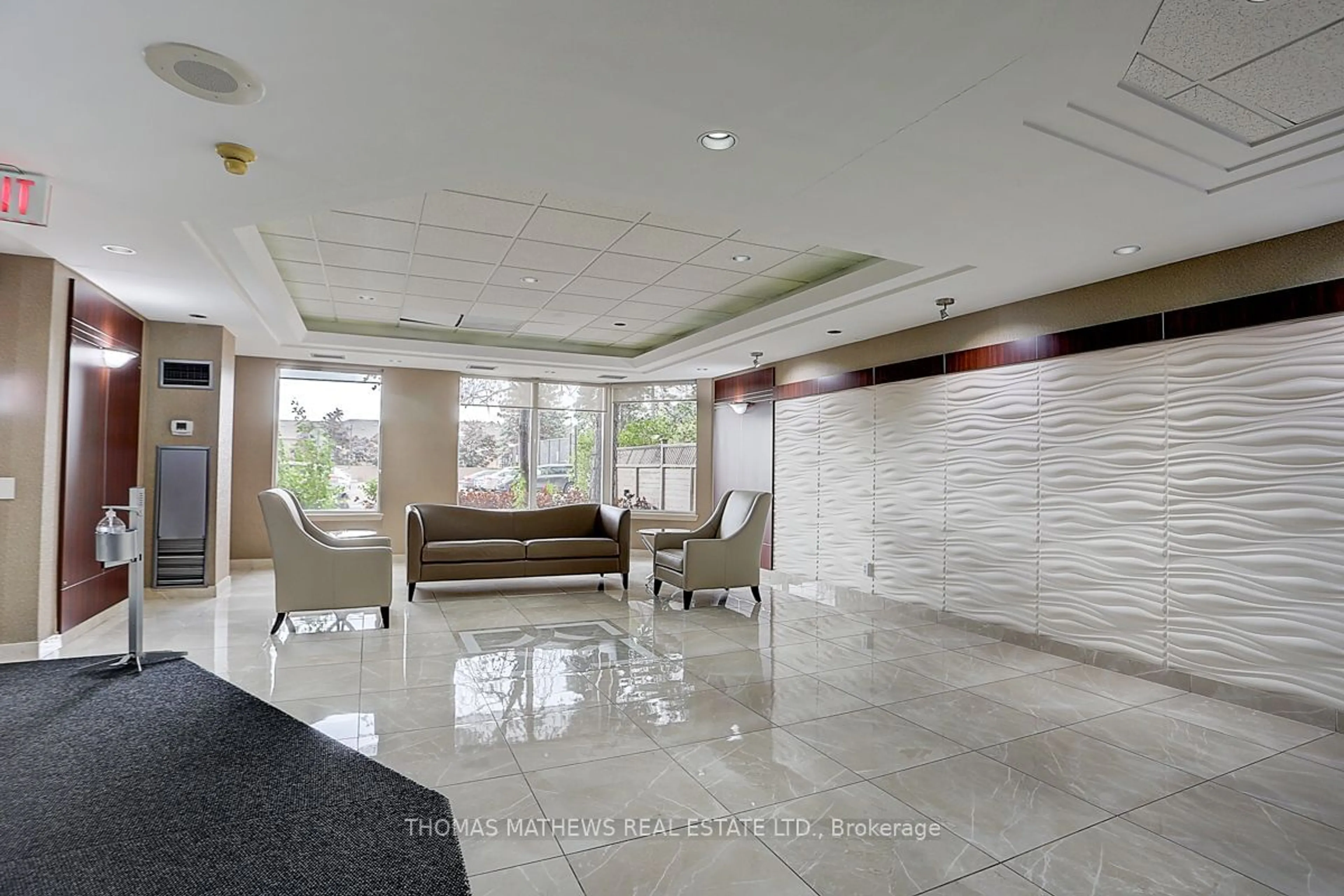 Indoor lobby, ceramic floors for 135 Hillcrest Ave #2215, Mississauga Ontario L5B 4B1