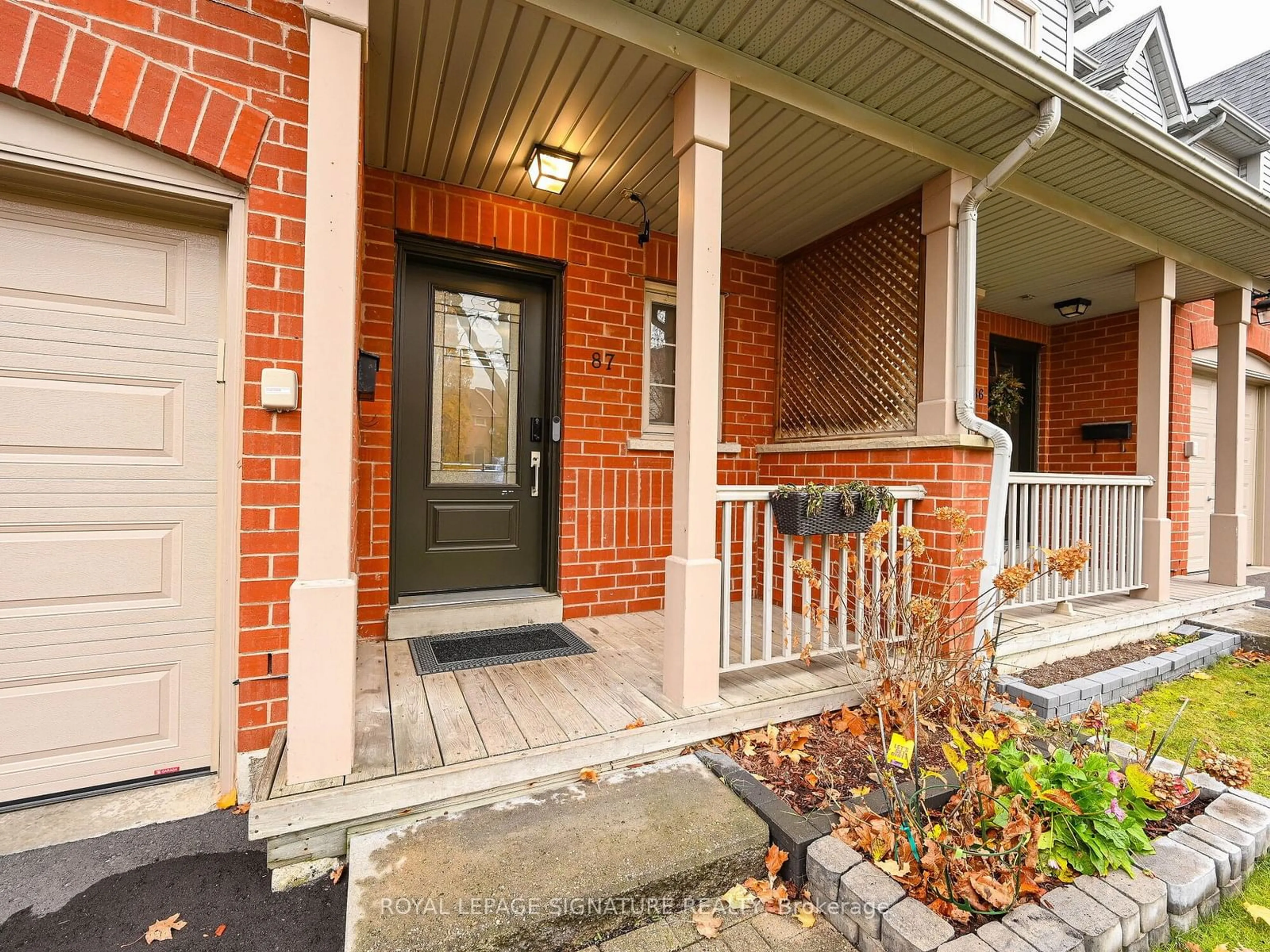 Indoor entryway, wood floors for 5223 Fairford Cres #87, Mississauga Ontario L5V 2M6