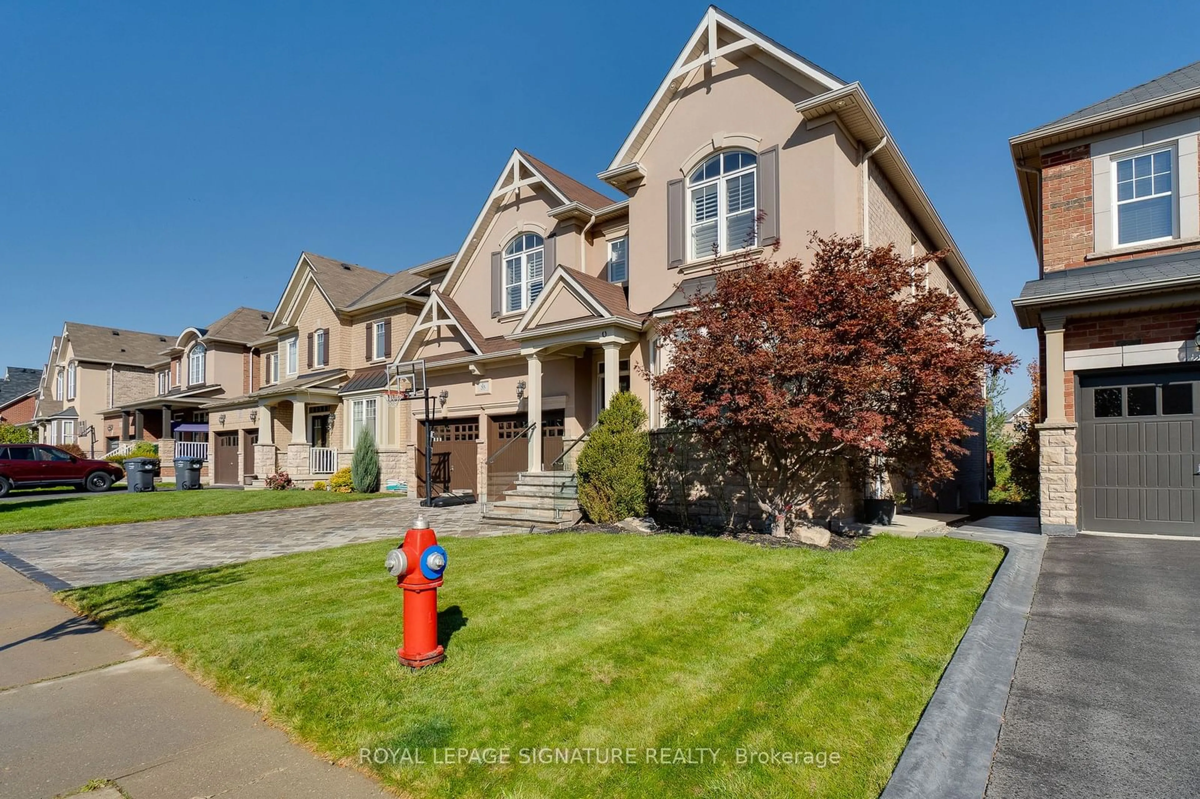 Frontside or backside of a home, the street view for 35 Pathway Dr, Brampton Ontario L6X 0Z7