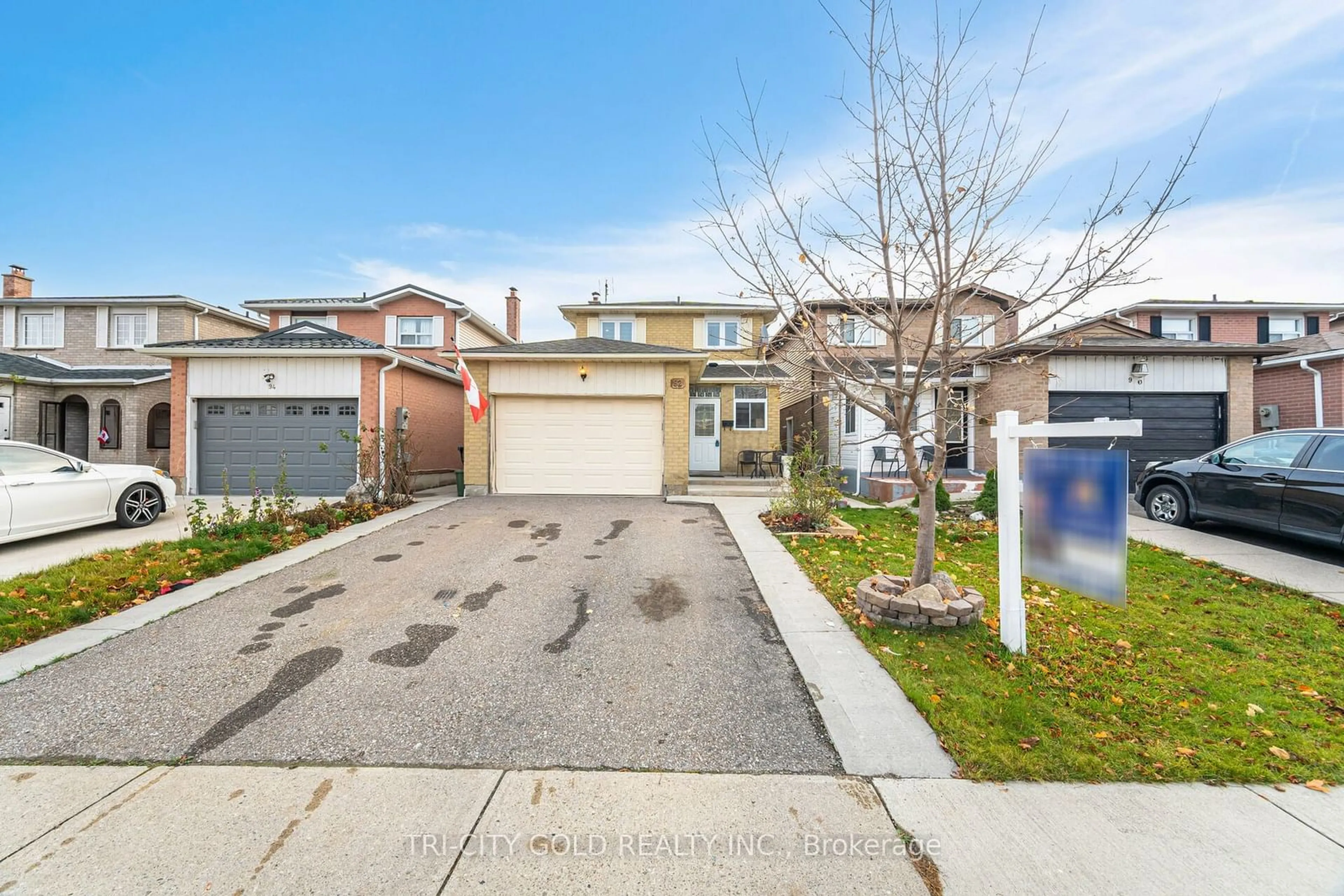 A pic from exterior of the house or condo, the street view for 92 Newbridge Cres, Brampton Ontario L6S 4B3