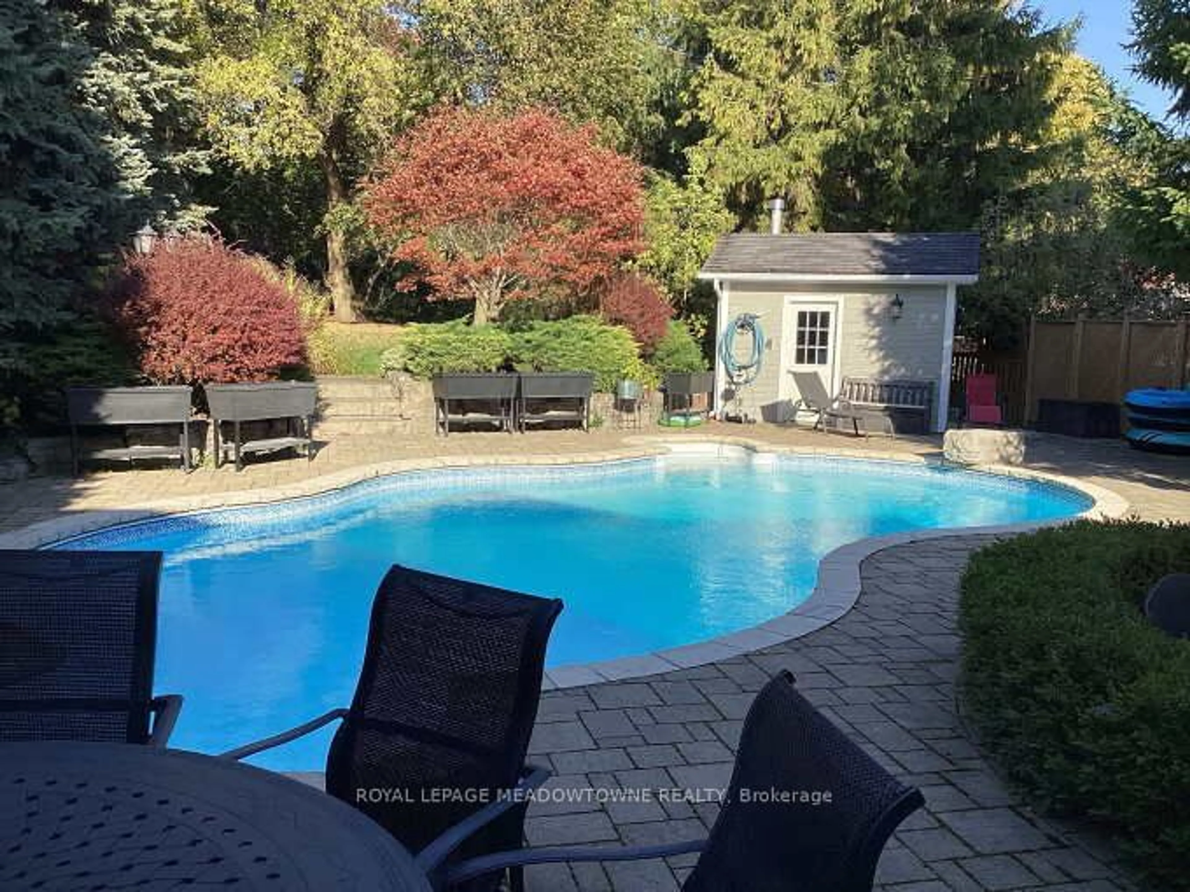 Indoor or outdoor pool for 13 Mckee Dr, Caledon Ontario L7C 1G8