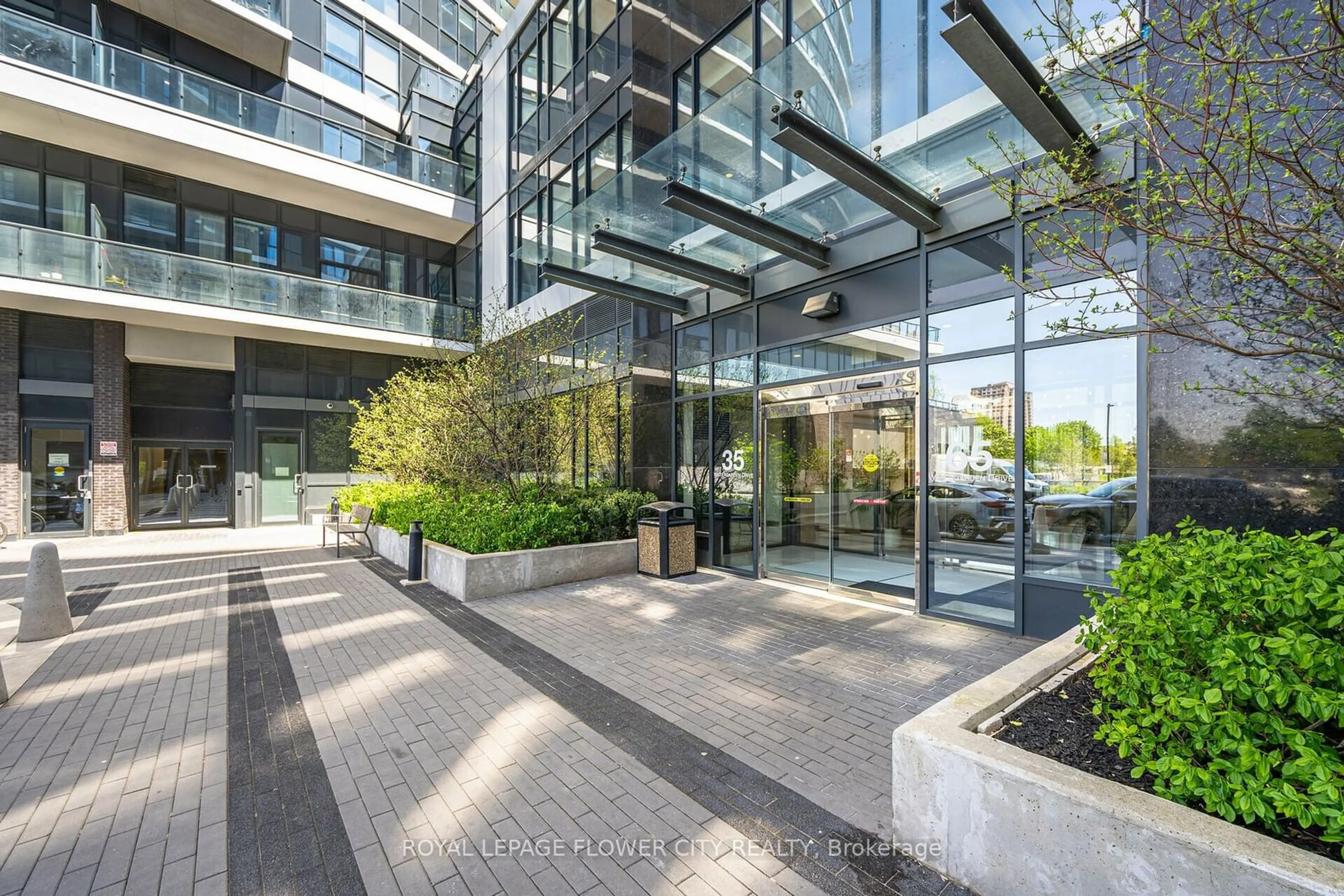 Indoor foyer, cement floor for 65 Watergarden Dr #709, Mississauga Ontario L5R 0G9