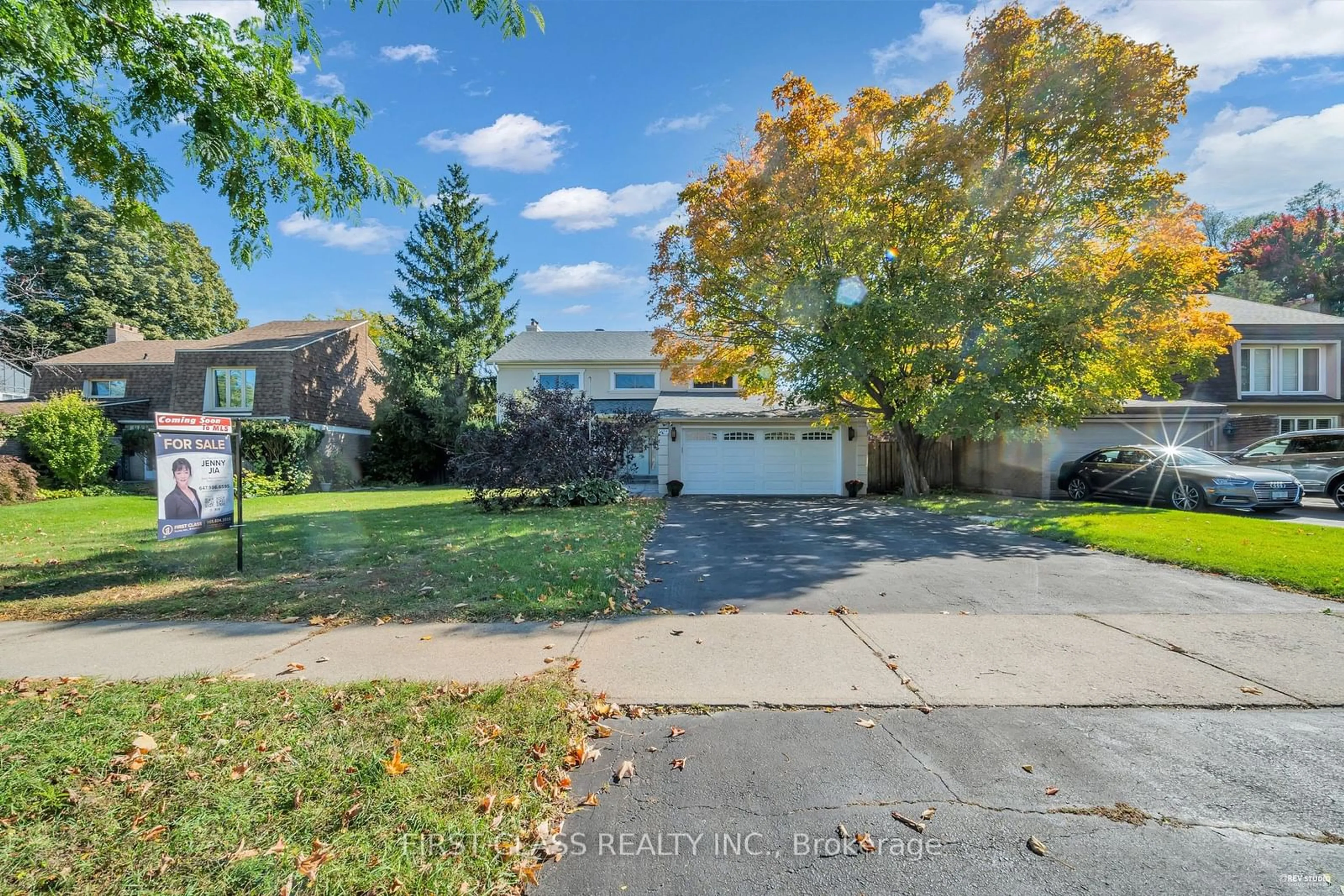 Frontside or backside of a home, the street view for 1694 Wembury Rd, Mississauga Ontario L5J 4G3