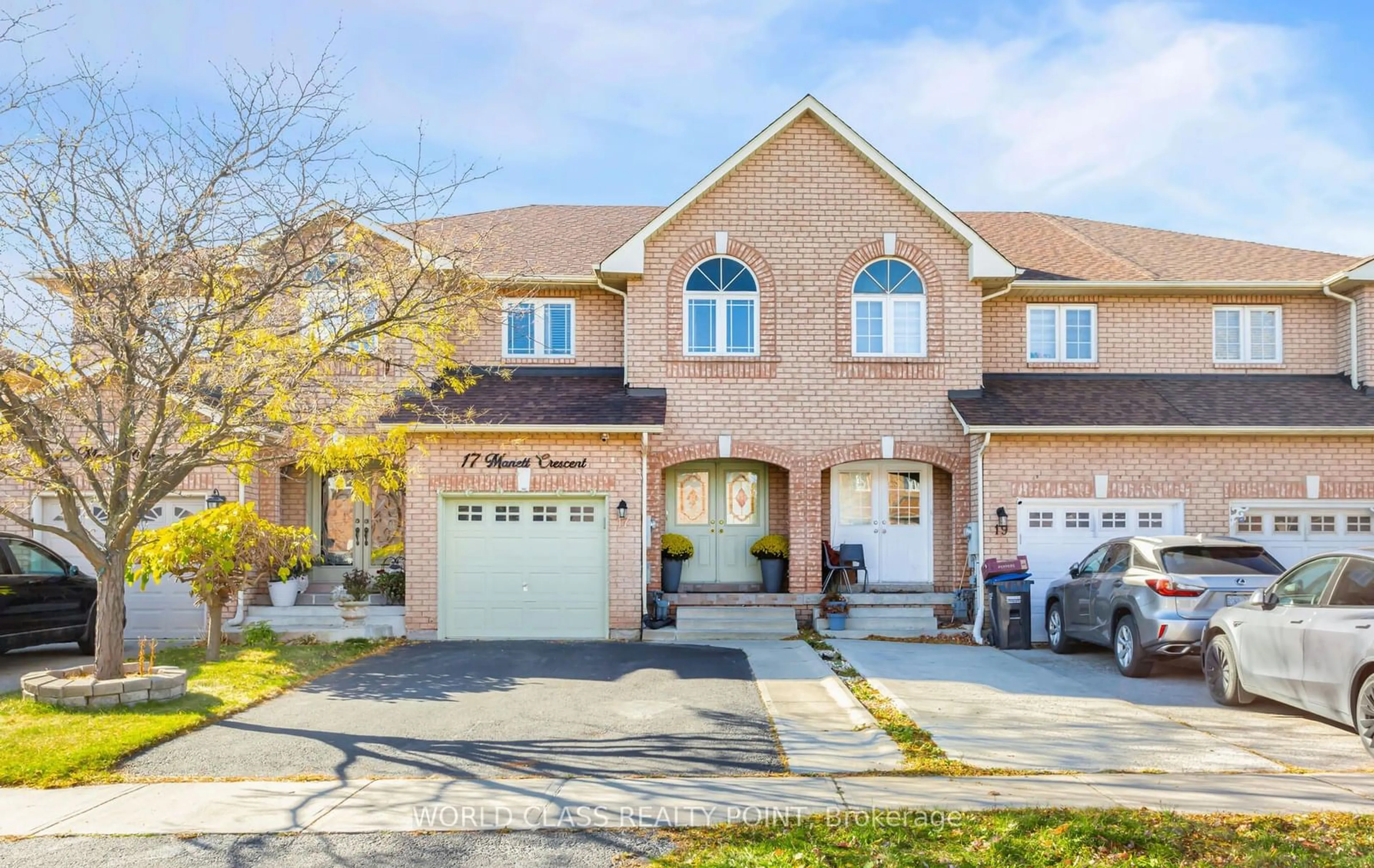 Home with brick exterior material for 17 Manett Cres, Brampton Ontario L6X 4X4