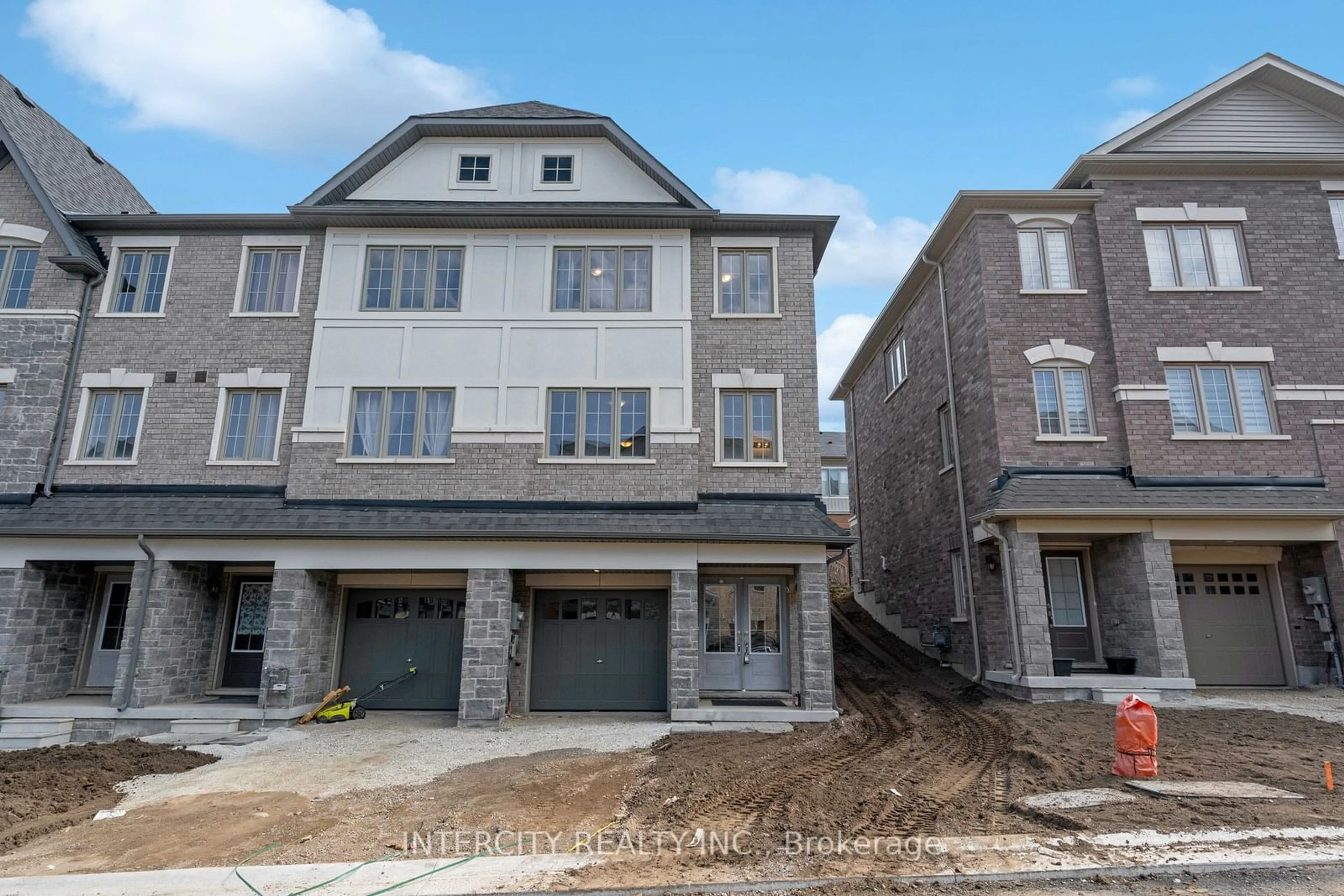 A pic from exterior of the house or condo, the street view for 68 First St #Unit 13, Orangeville Ontario L9W 2E4