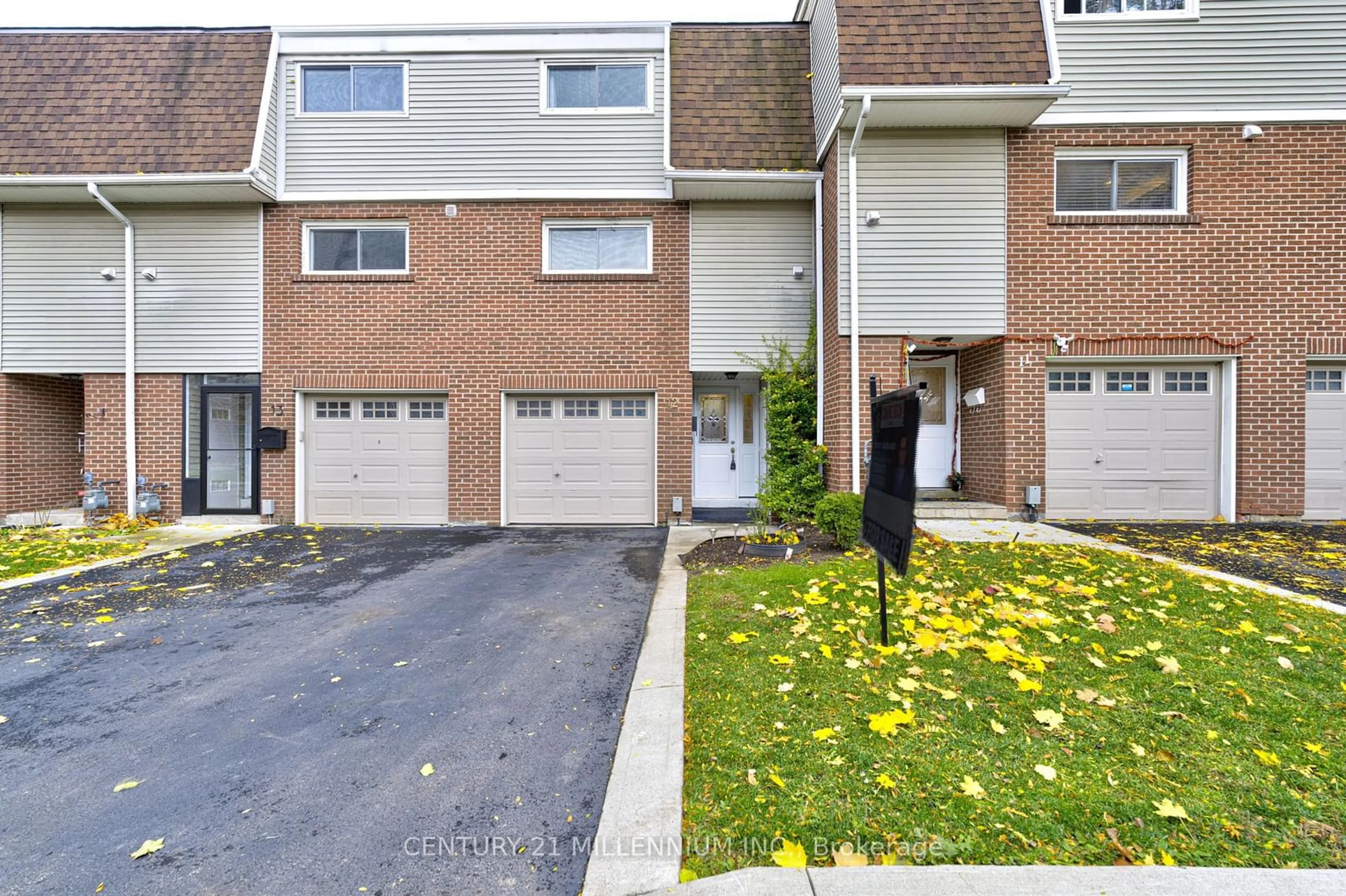 A pic from exterior of the house or condo, the street view for 960 Warwick Crt #12, Burlington Ontario L7T 4C5