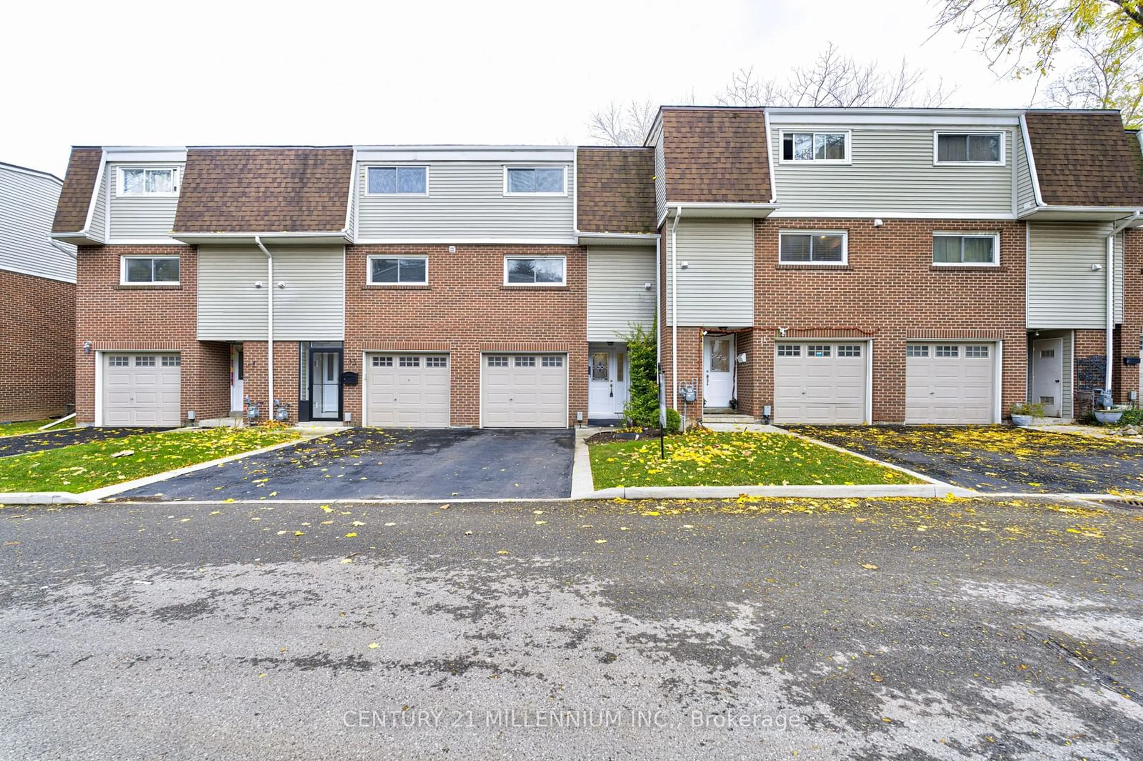 A pic from exterior of the house or condo, the street view for 960 Warwick Crt #12, Burlington Ontario L7T 4C5