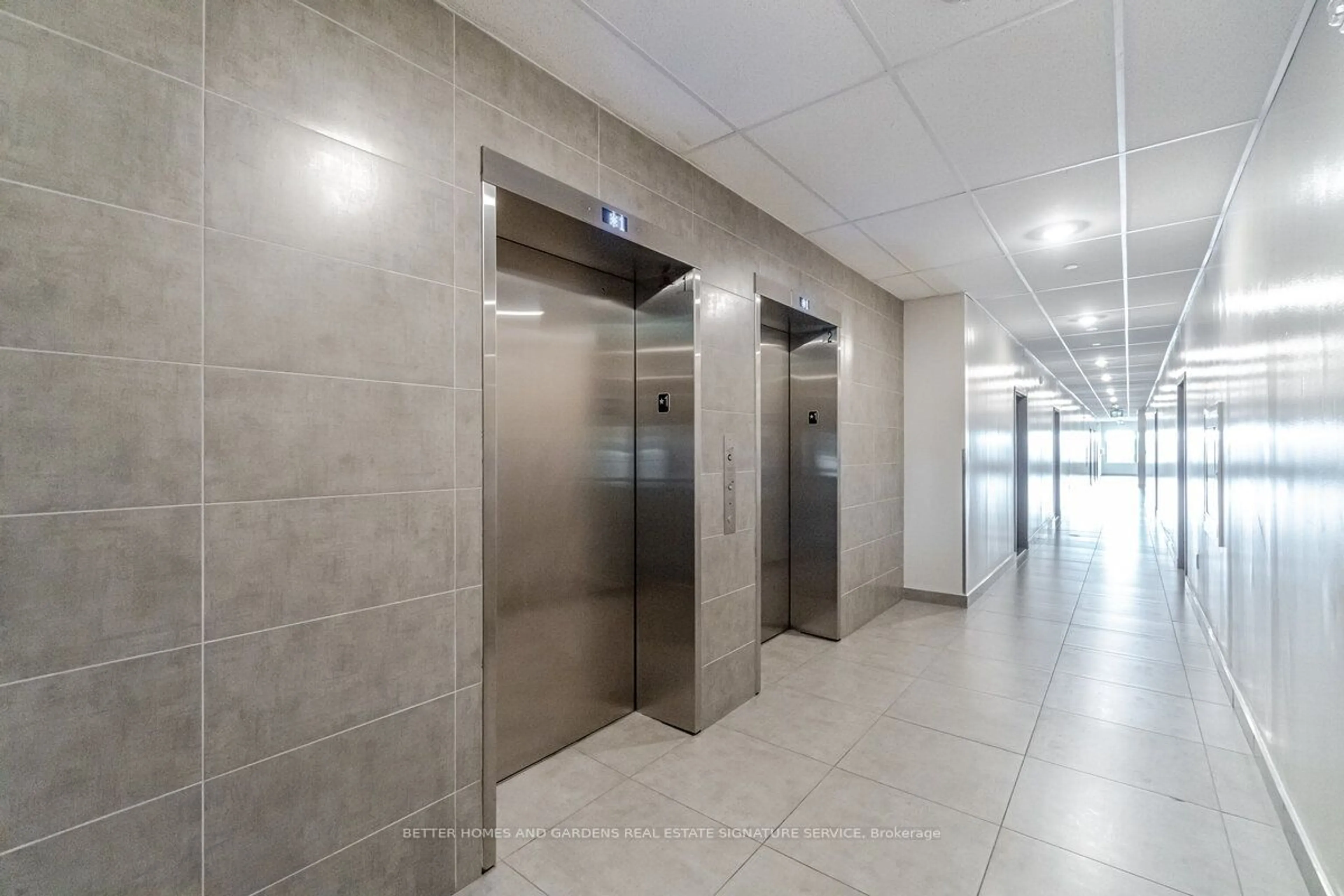 Indoor foyer, unknown floor for 716 Main St #907, Milton Ontario L9T 3P6