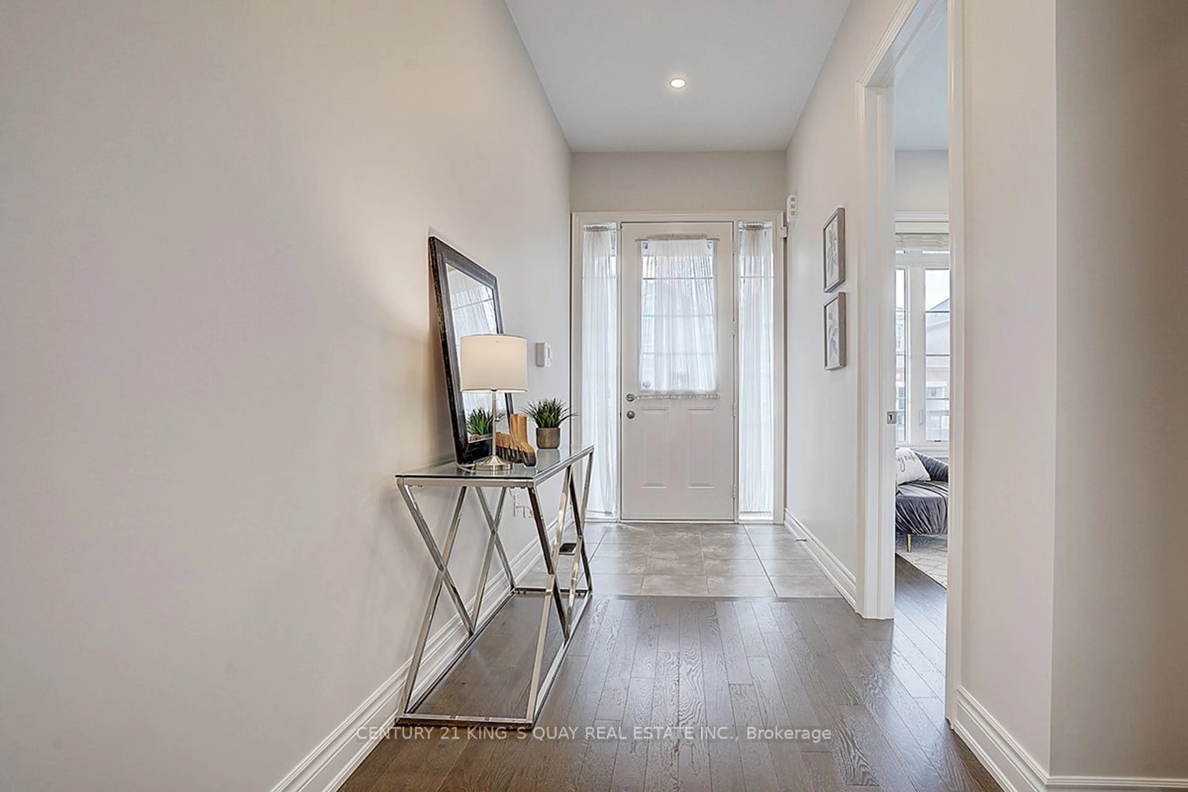 Indoor entryway, wood floors for 3167 Buttonbush Tr, Oakville Ontario L6H 0T4