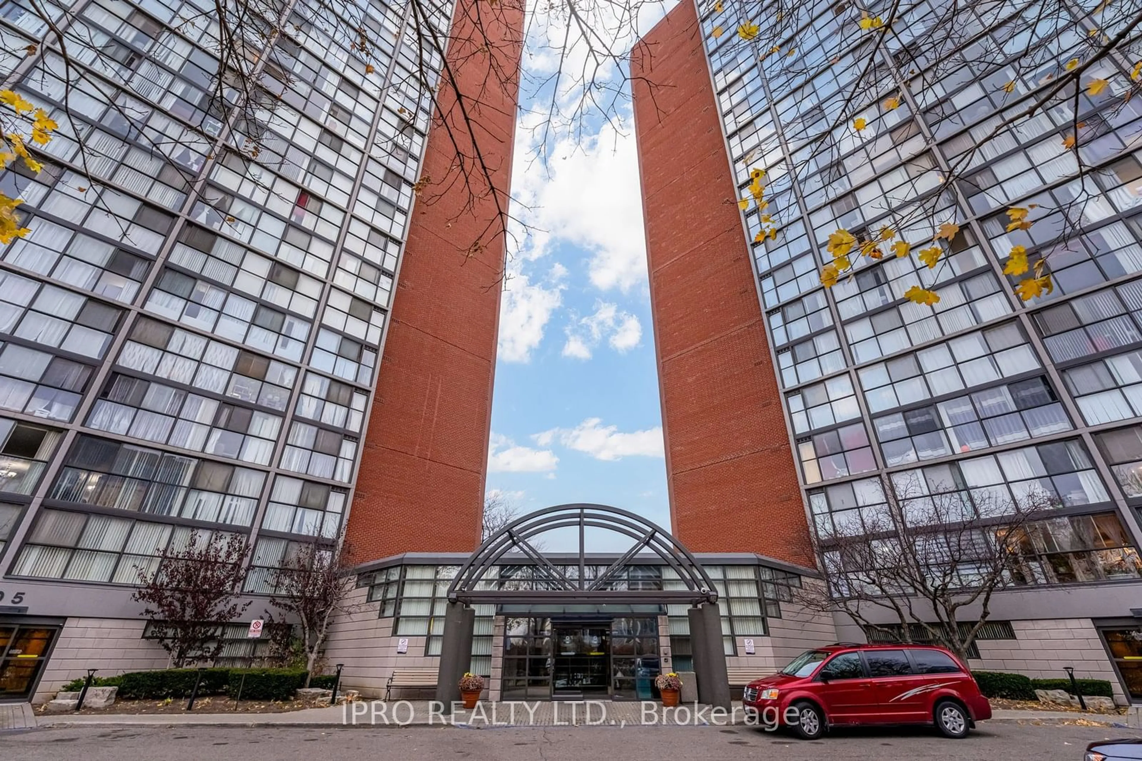 Indoor foyer for 4185 Shipp Dr #1616, Mississauga Ontario L4Z 2Y9