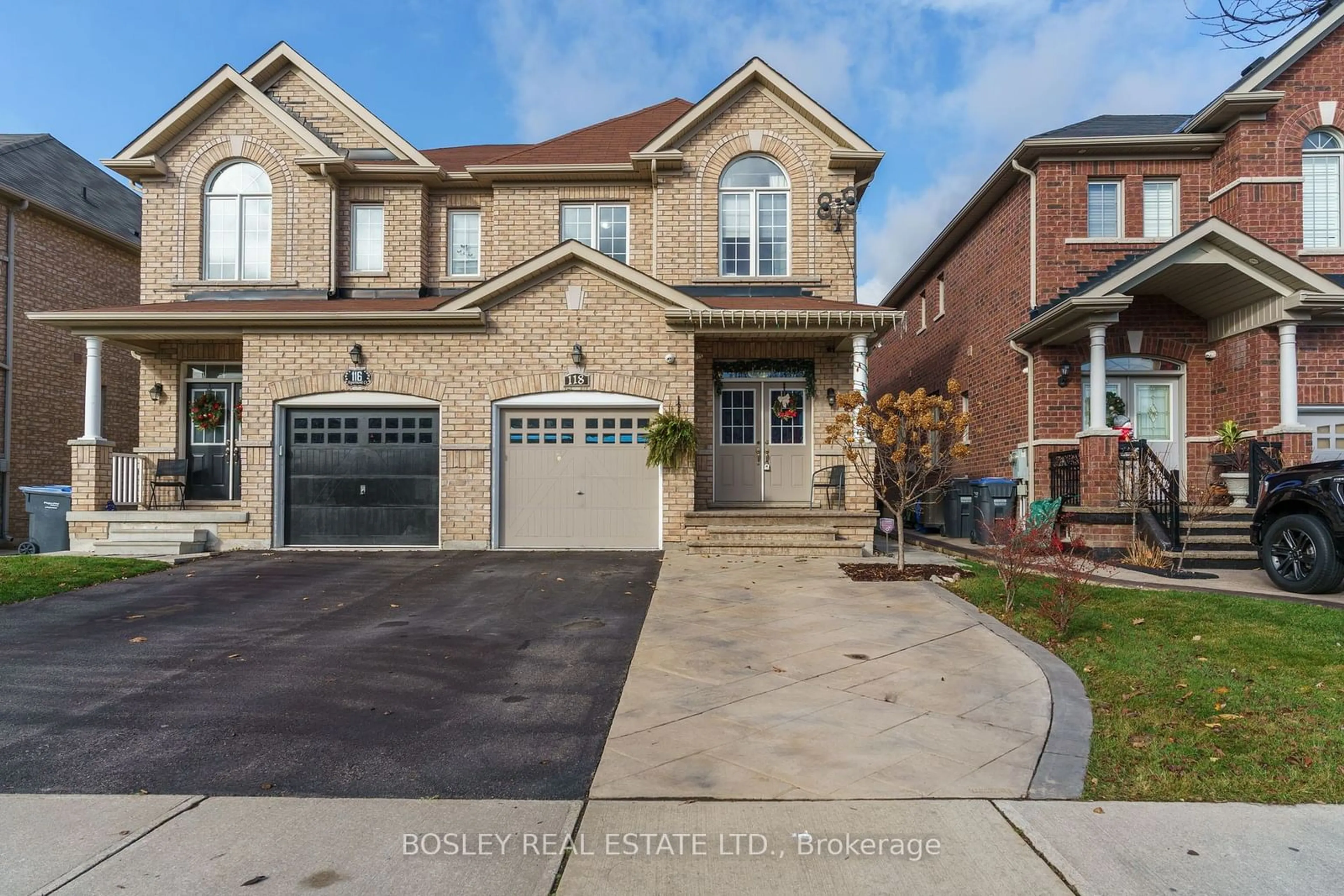 Home with brick exterior material for 118 Aspermont Cres, Brampton Ontario L6P 3Z4