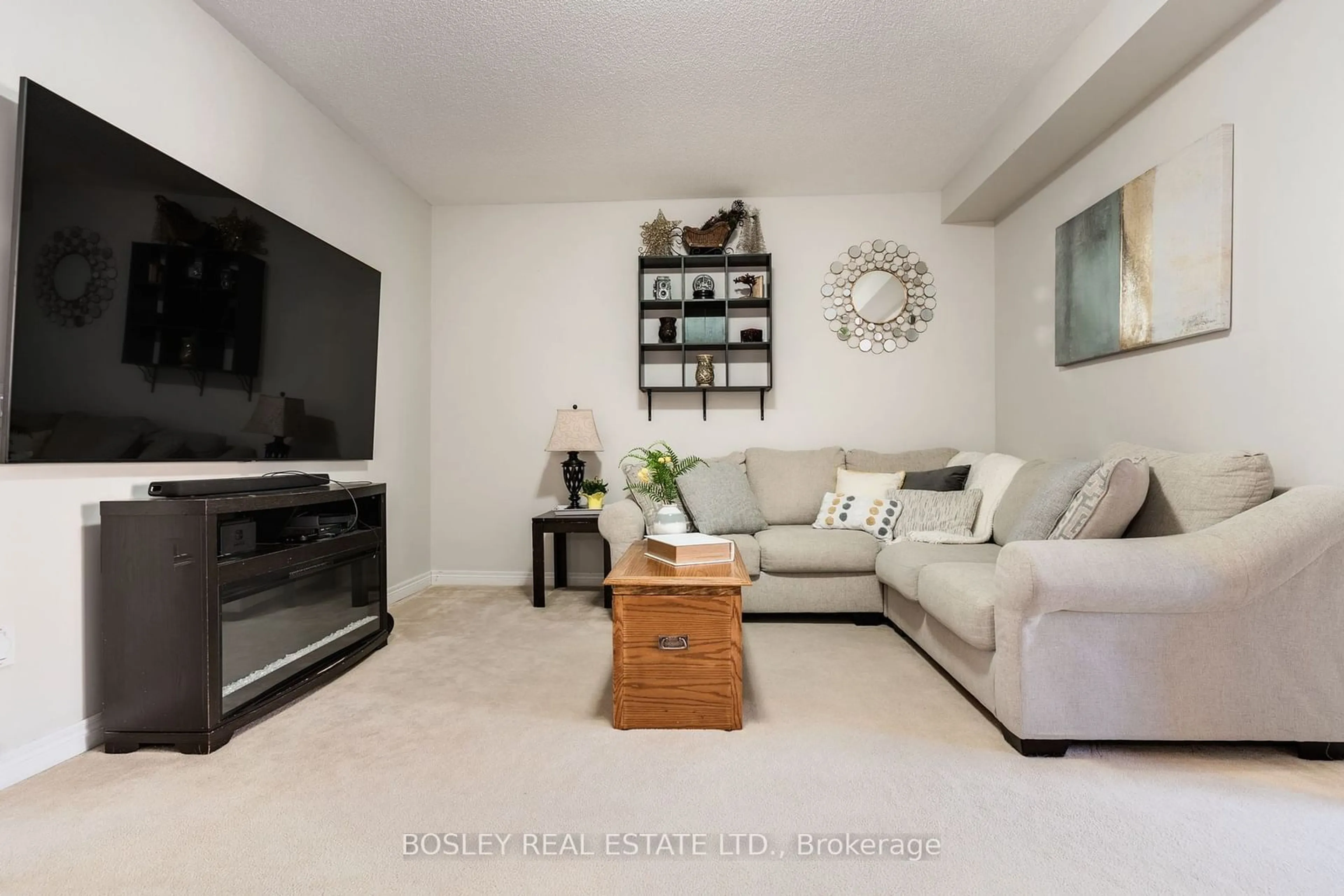 Living room, wood floors for 118 Aspermont Cres, Brampton Ontario L6P 3Z4