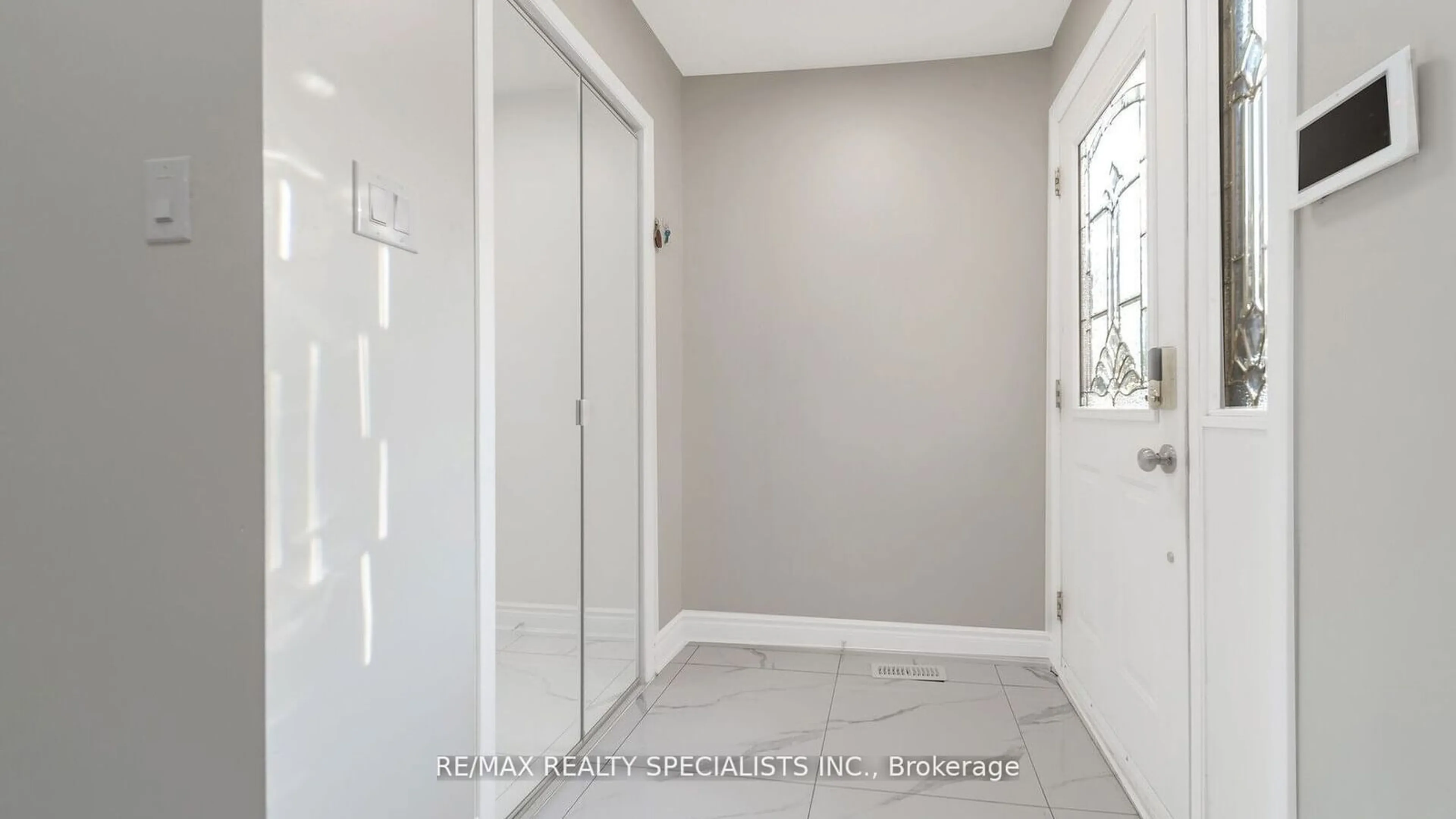 Indoor entryway, not visible floor for 13 Stillwater Cres, Brampton Ontario L6X 3K6