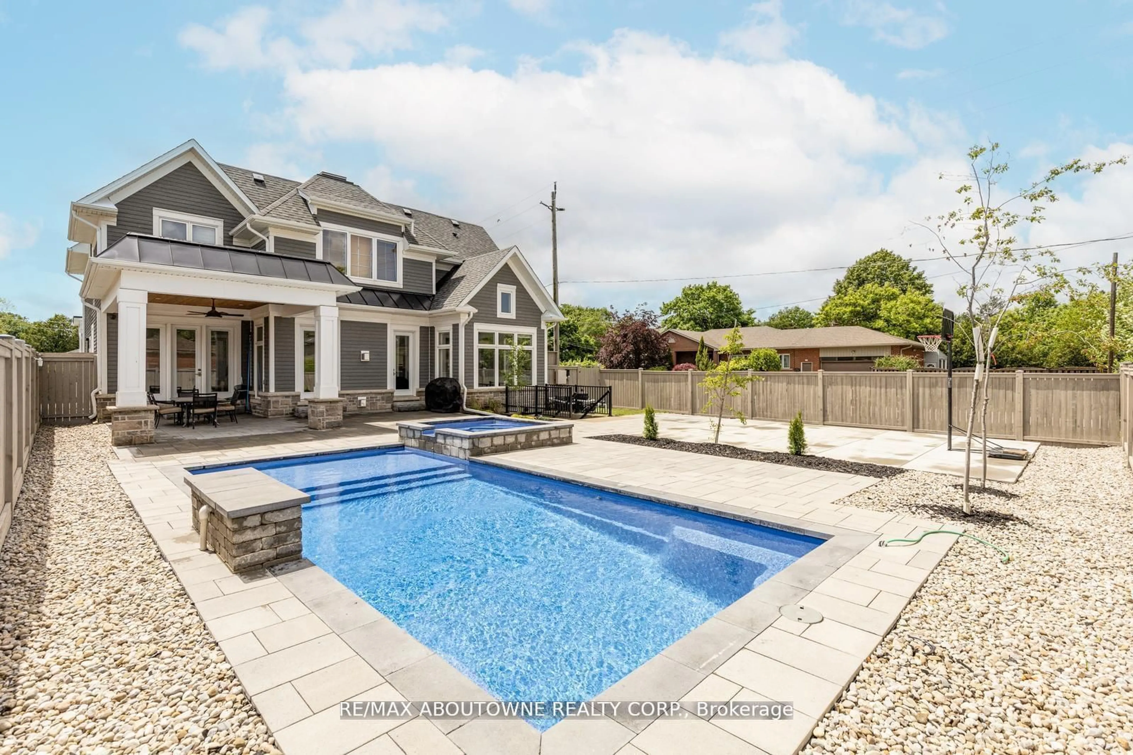 Indoor or outdoor pool for 265 Woodale Ave, Oakville Ontario L6K 2N3