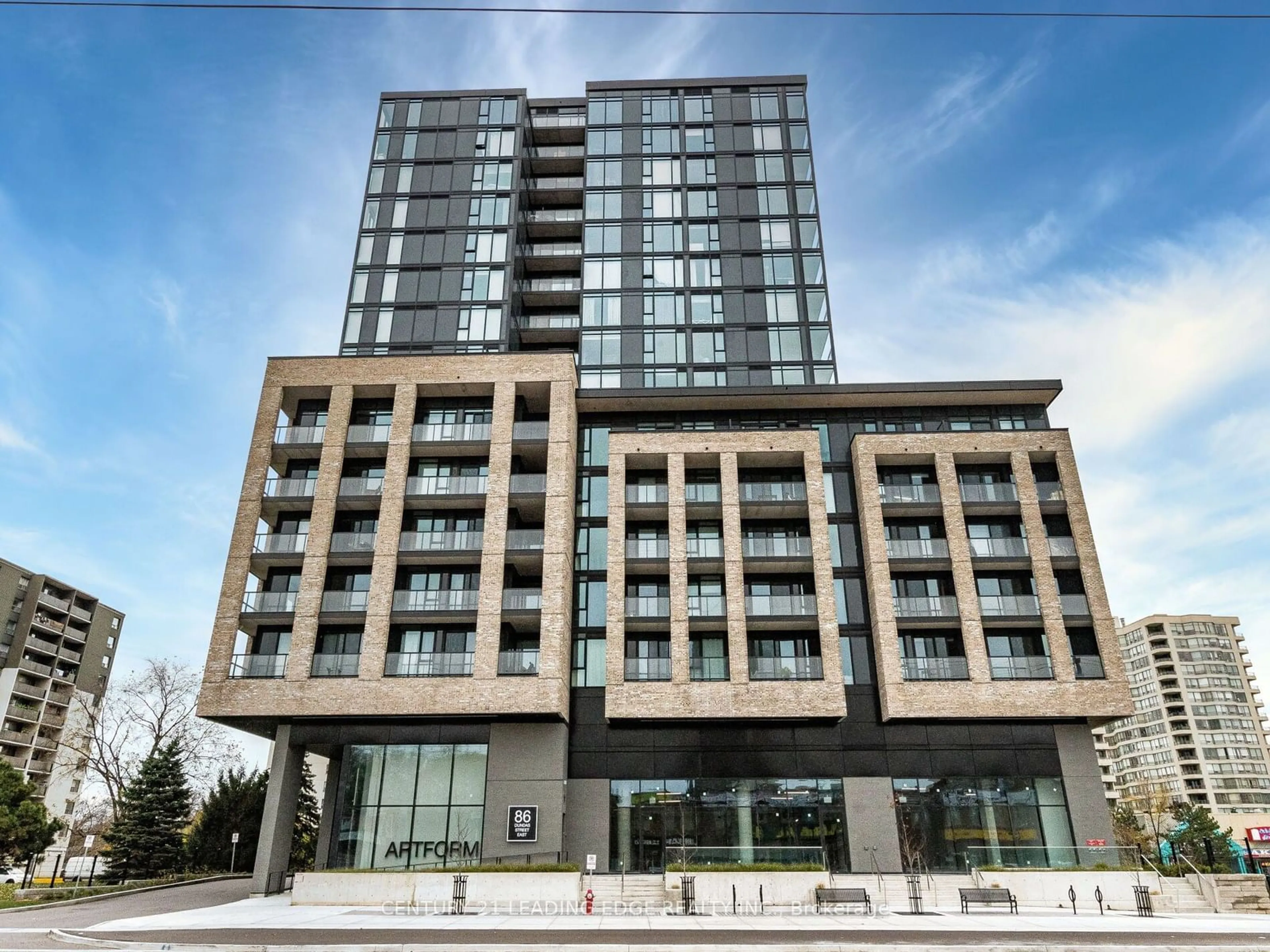 A pic from exterior of the house or condo, the front or back of building for 86 Dundas St #901, Mississauga Ontario L5A 1W4