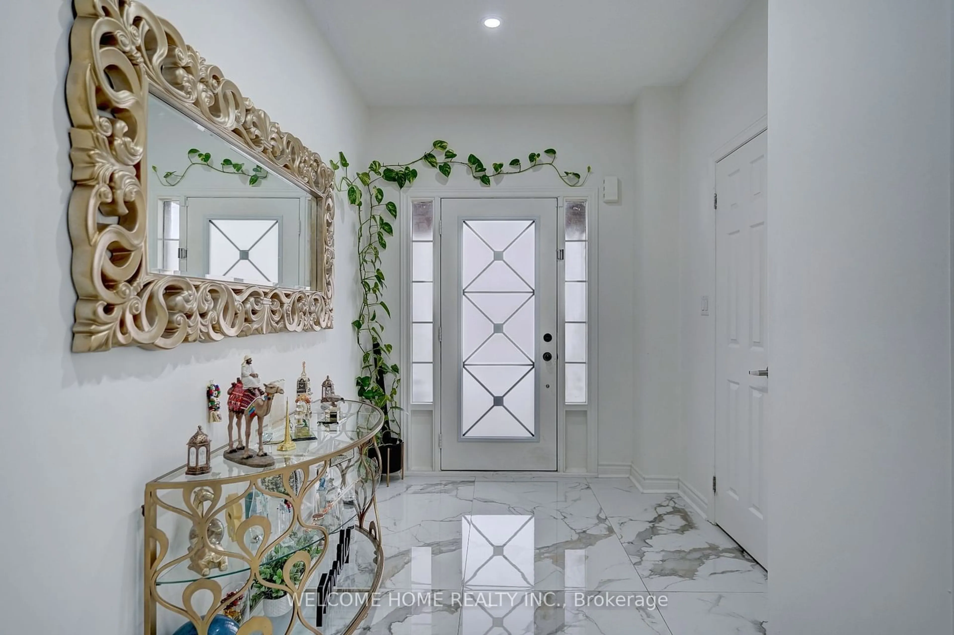 Indoor entryway, ceramic floors for 556 Bessborough Dr, Milton Ontario L9T 8V9