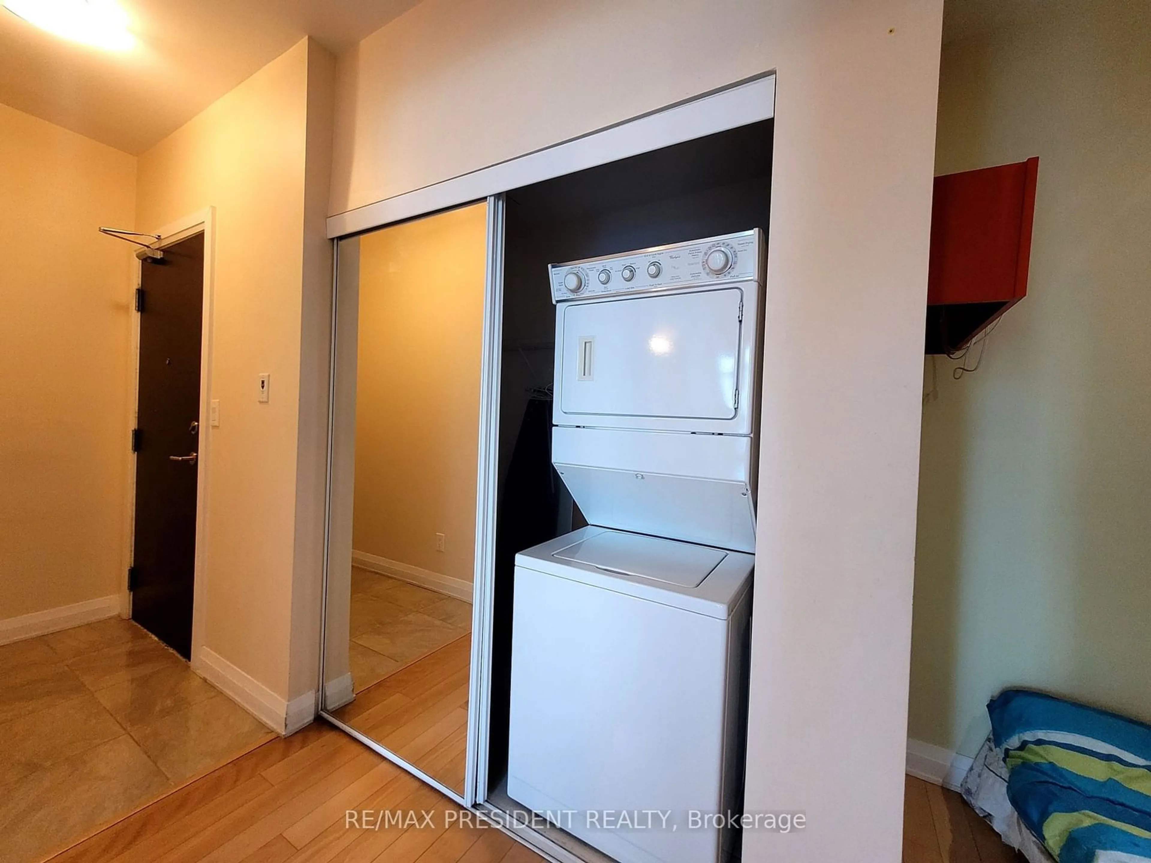 Laundry room for 3504 Hurontario St #801, Mississauga Ontario L5B 0B9